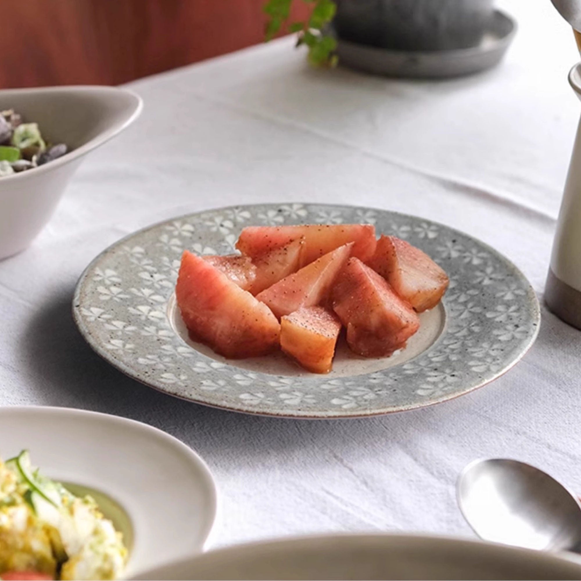 Assiette de Ginpo Mishima avec motif floral