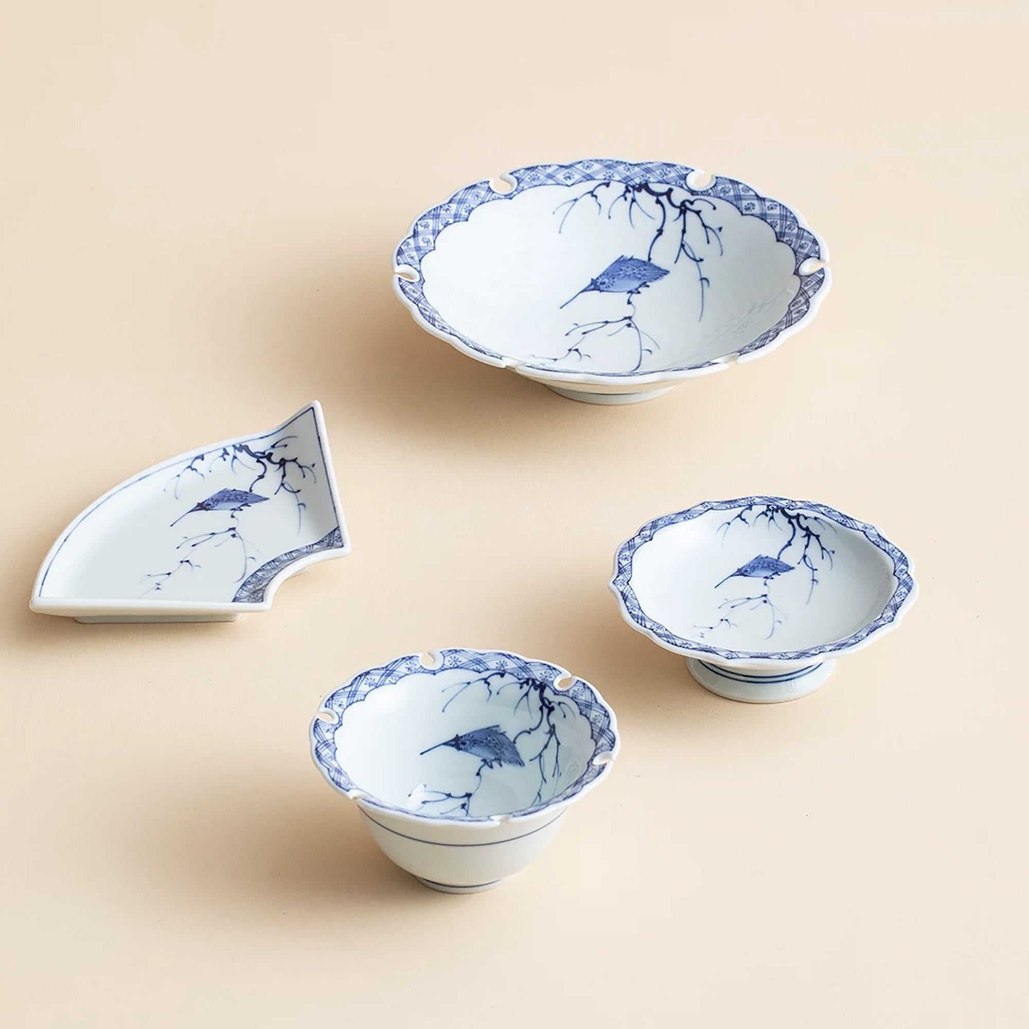 Vaisselle Hamato Arita-yaki bleu et blanc motif oiseau
