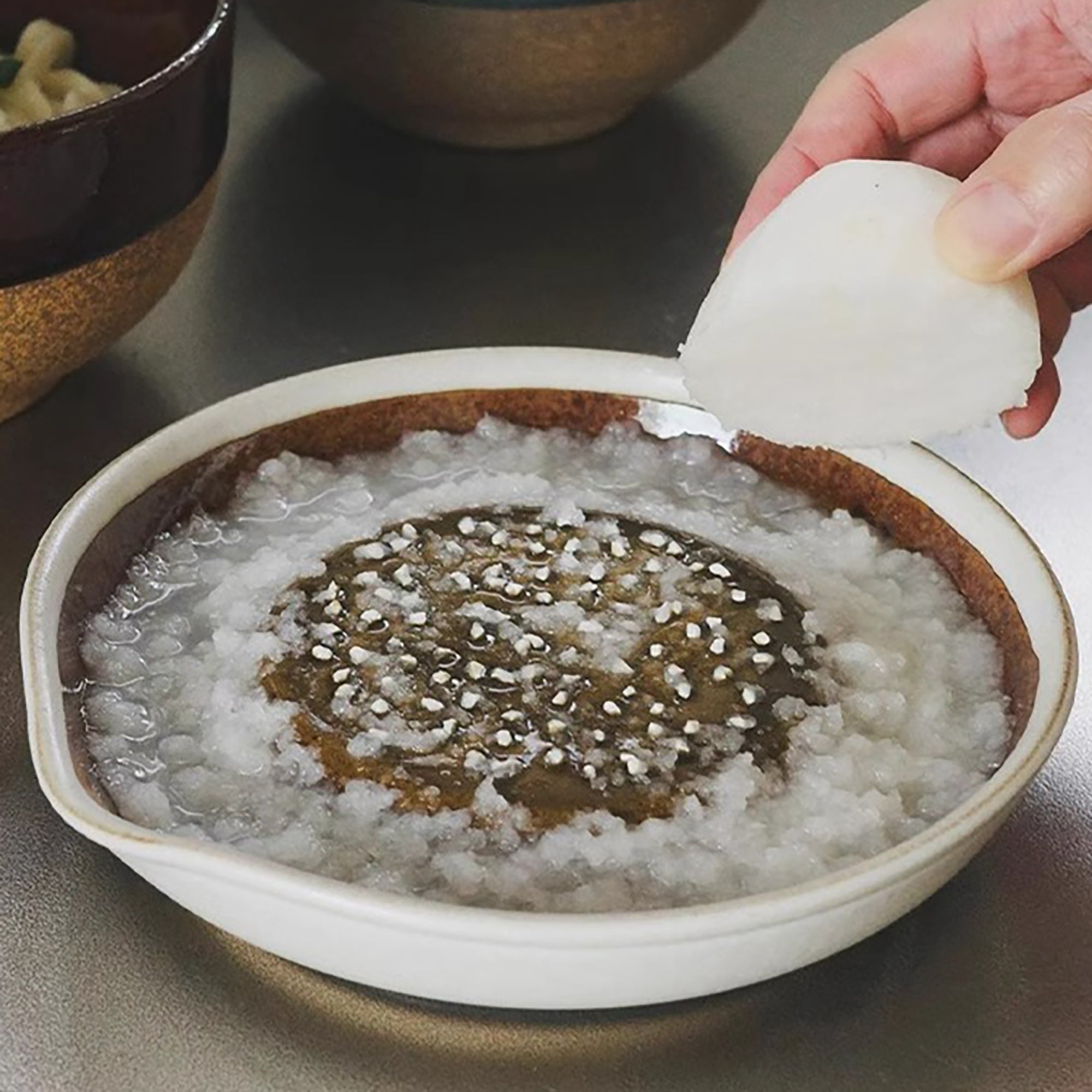 Assiette de broyage japonaise en céramique par Motoshige