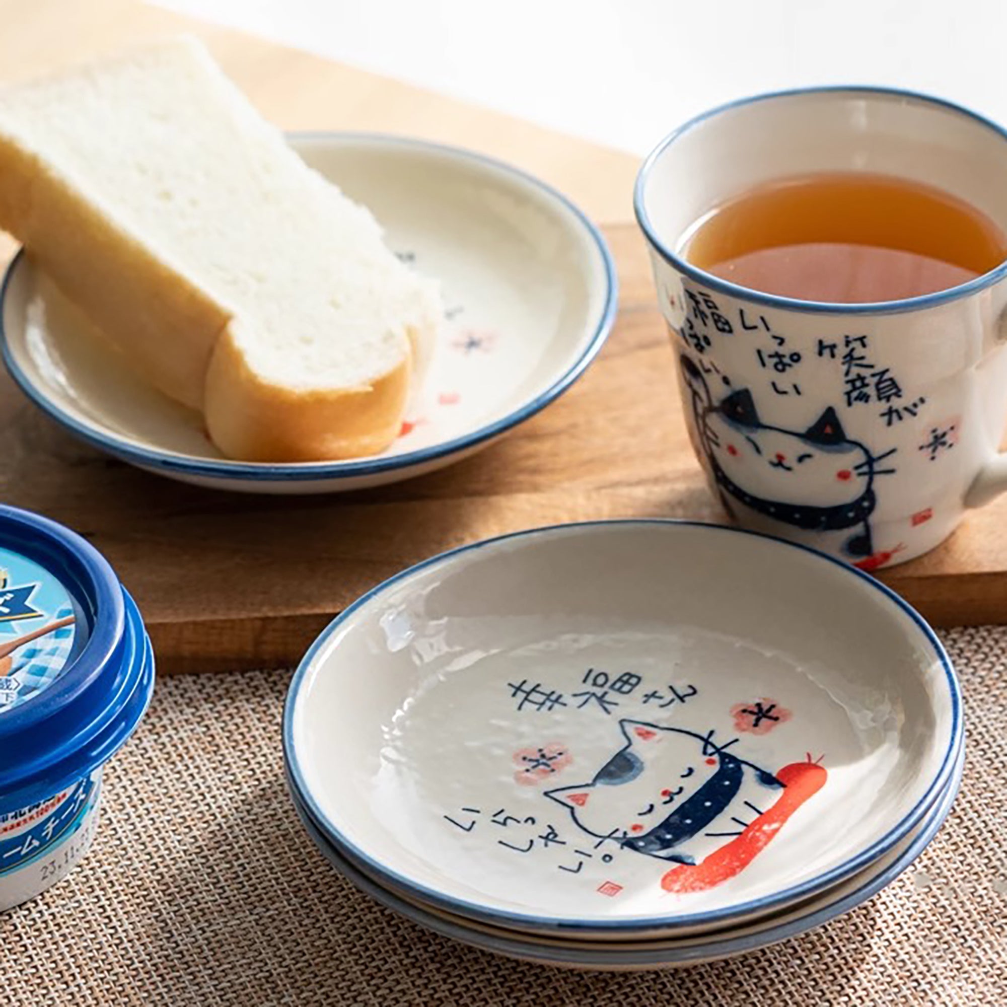 Assiette en ceramique Seto-yaki avec motif chat peint