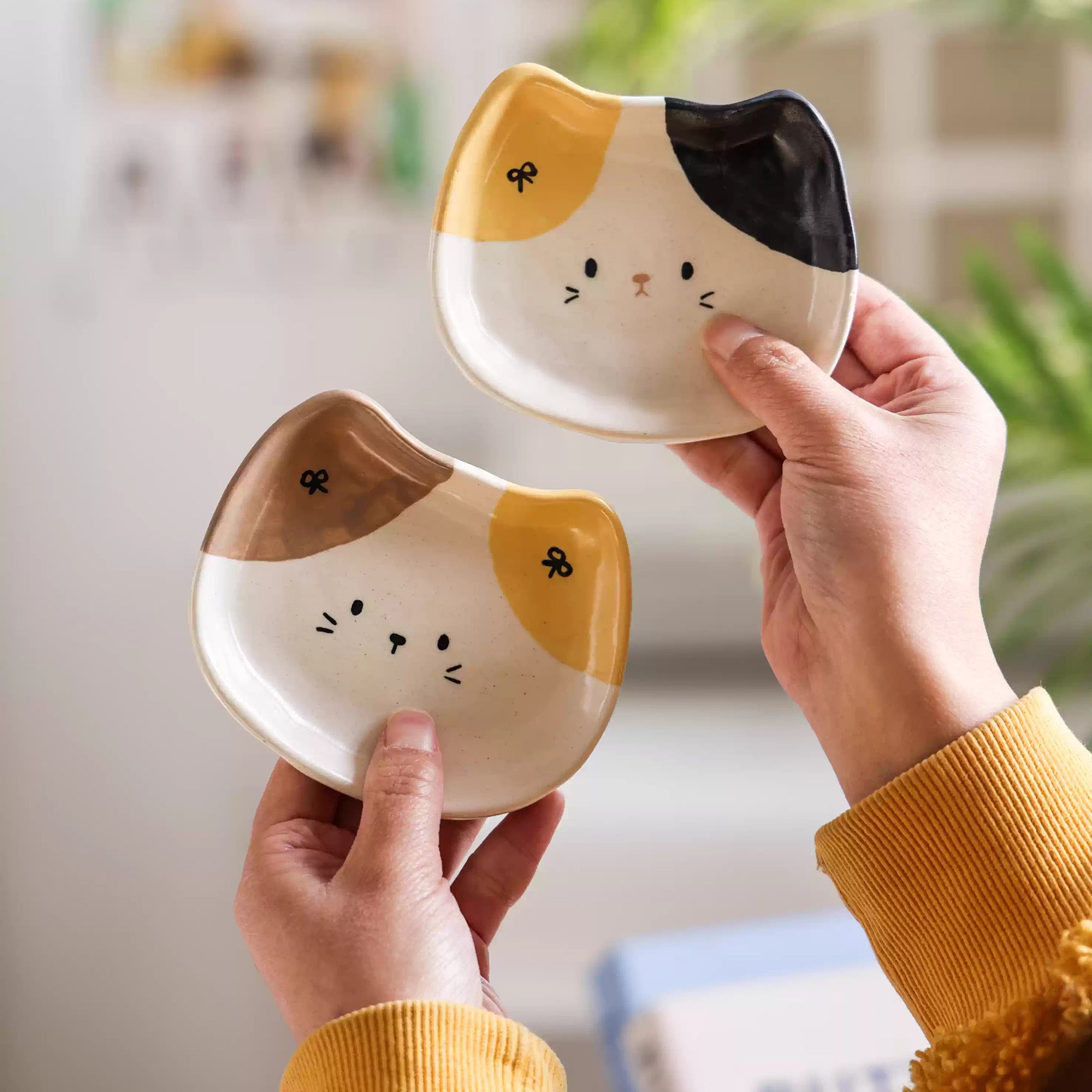 Petite assiette artisanale en forme de chat