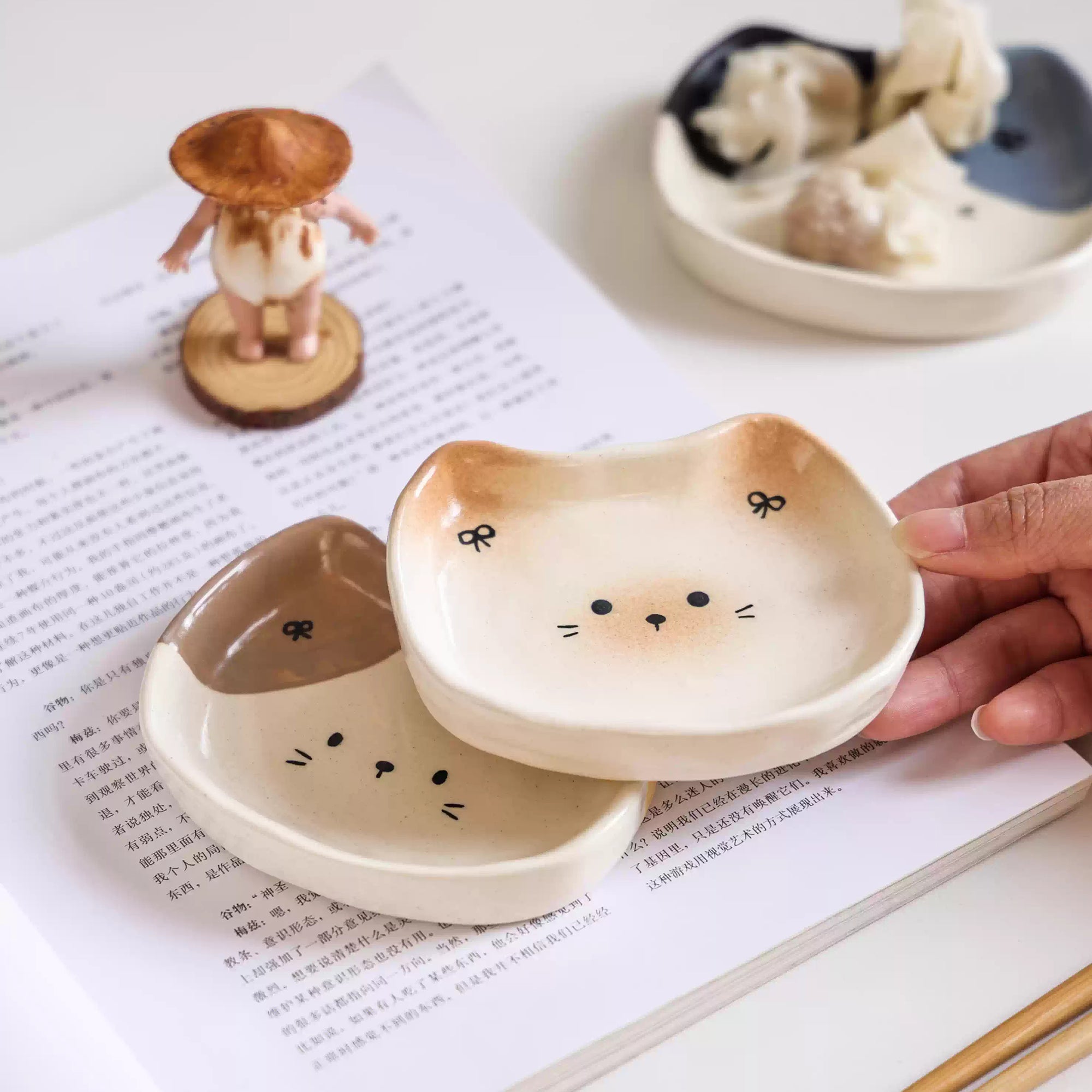 Petite assiette artisanale en forme de chat