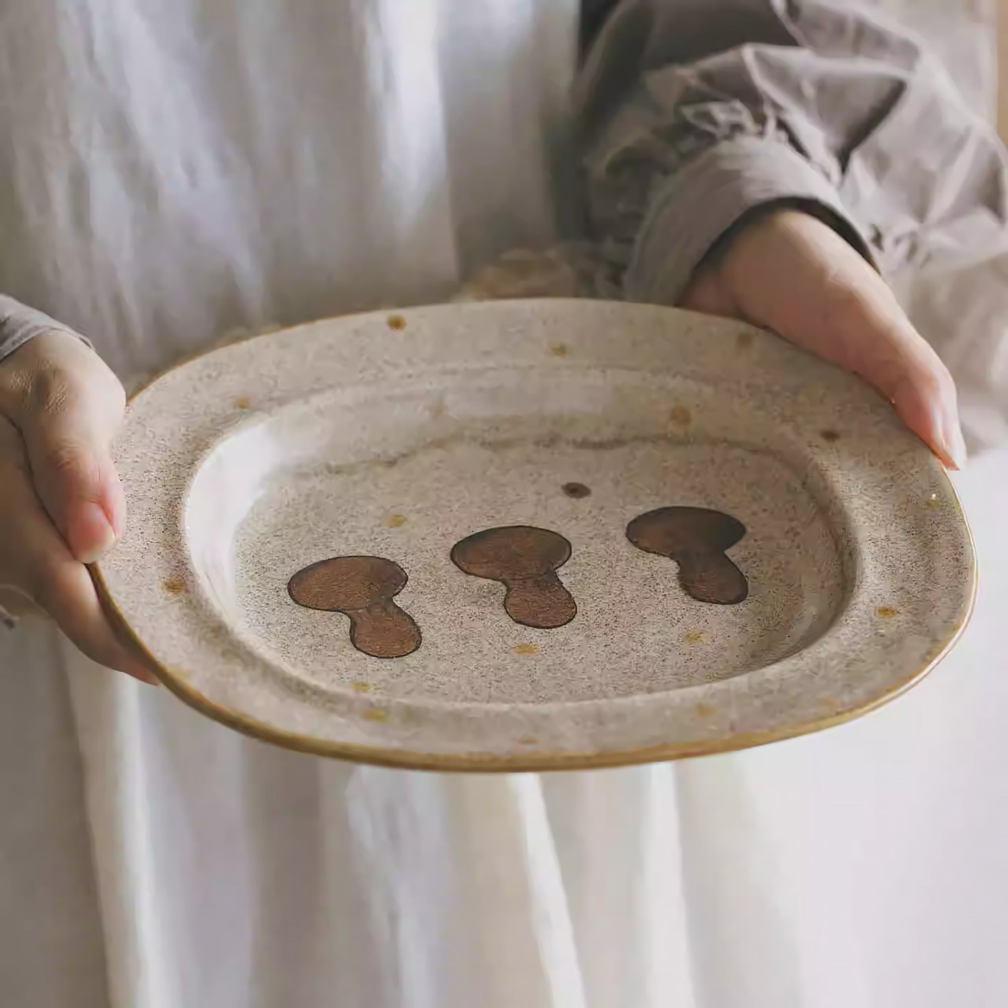Assiette en céramique artisanale motif champignon