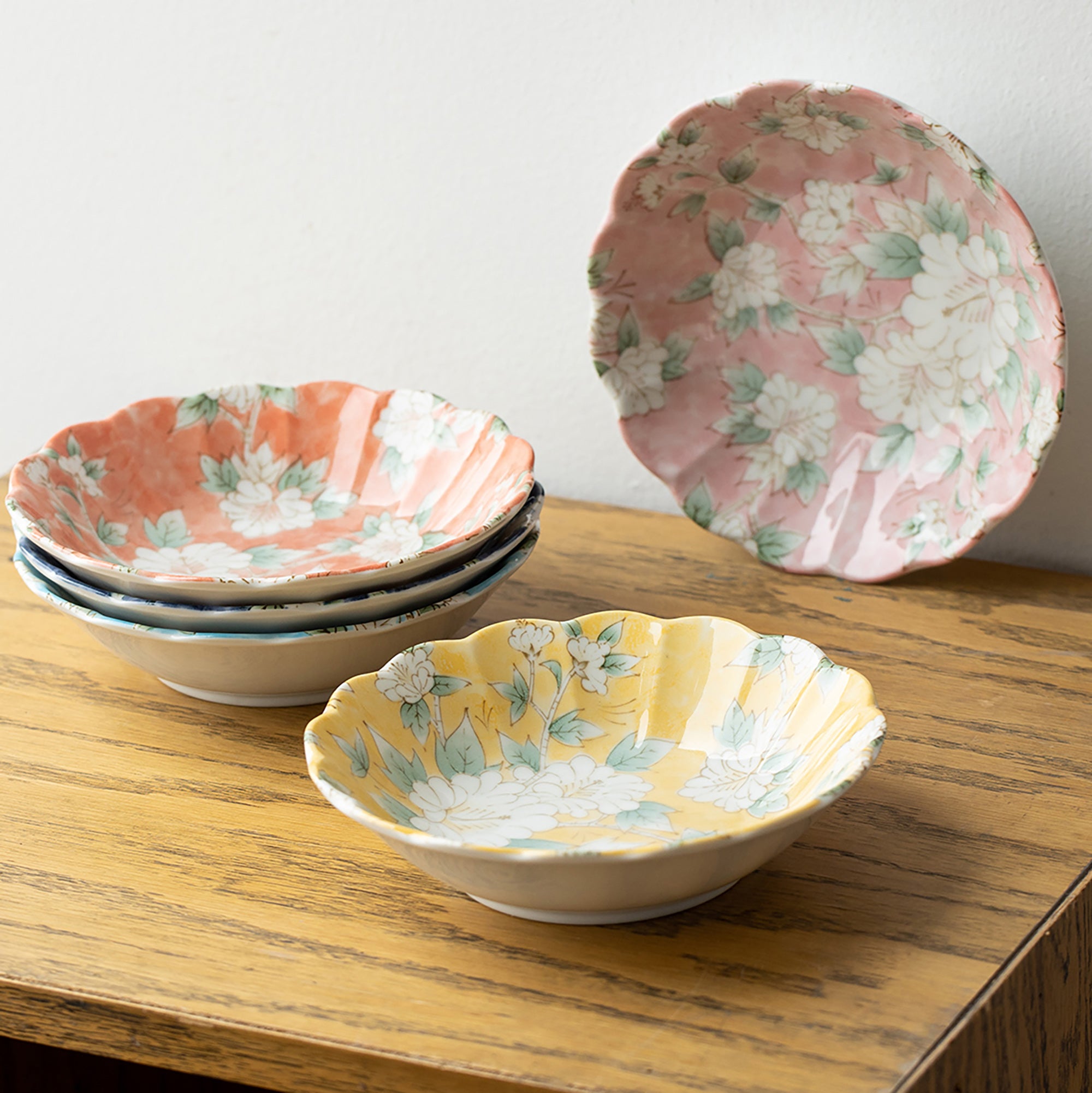 ASSIETTE avec motif FLEUR de MINO