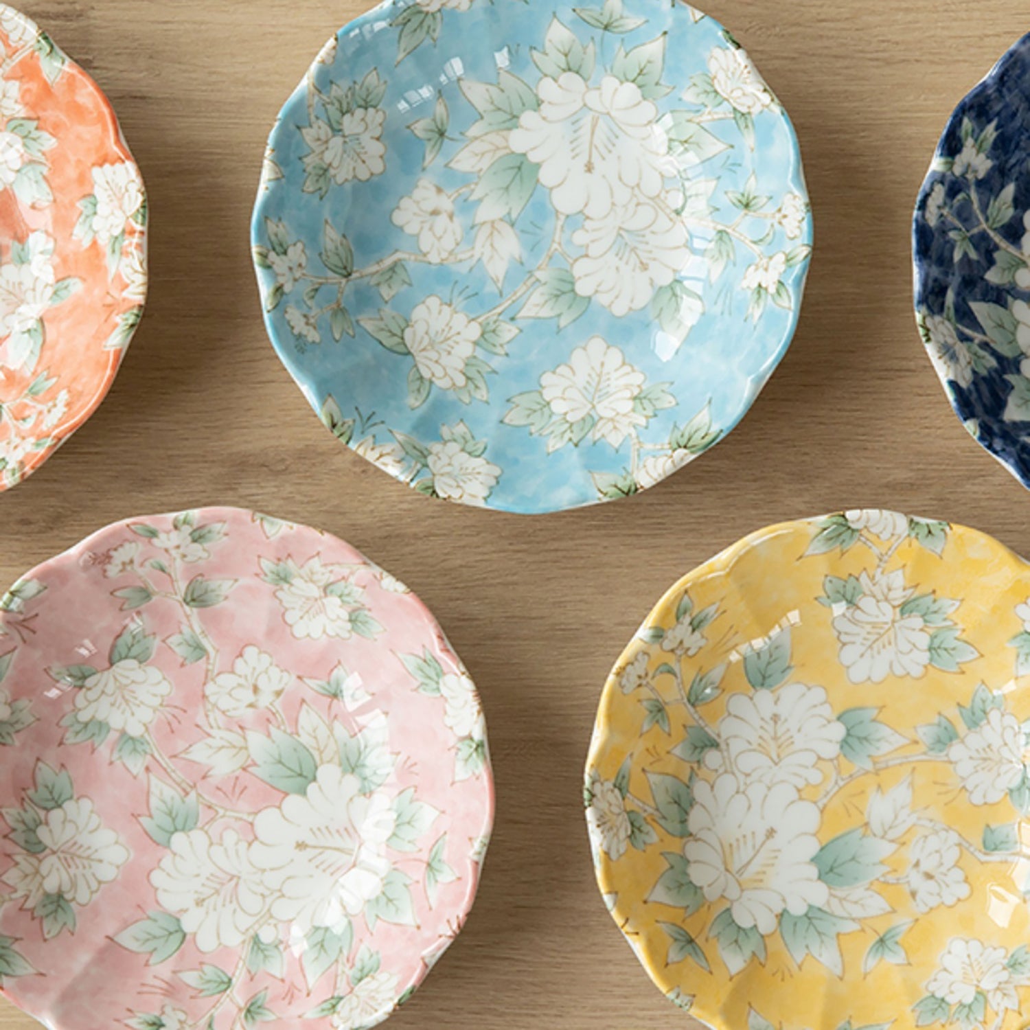 ASSIETTE avec motif FLEUR de MINO