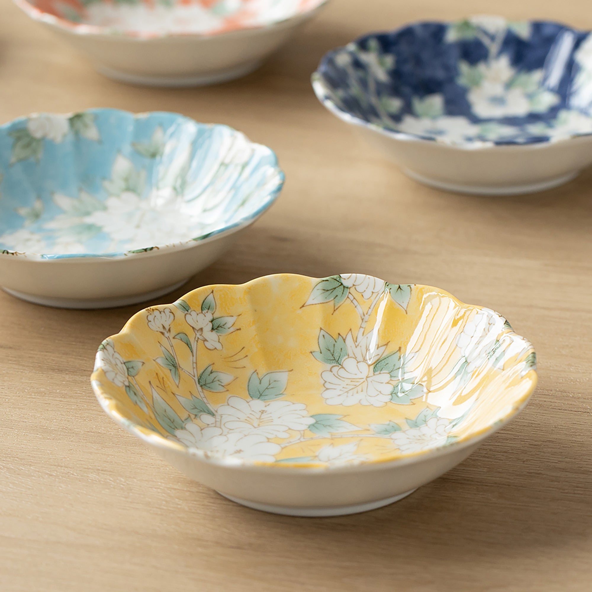 ASSIETTE avec motif FLEUR de MINO