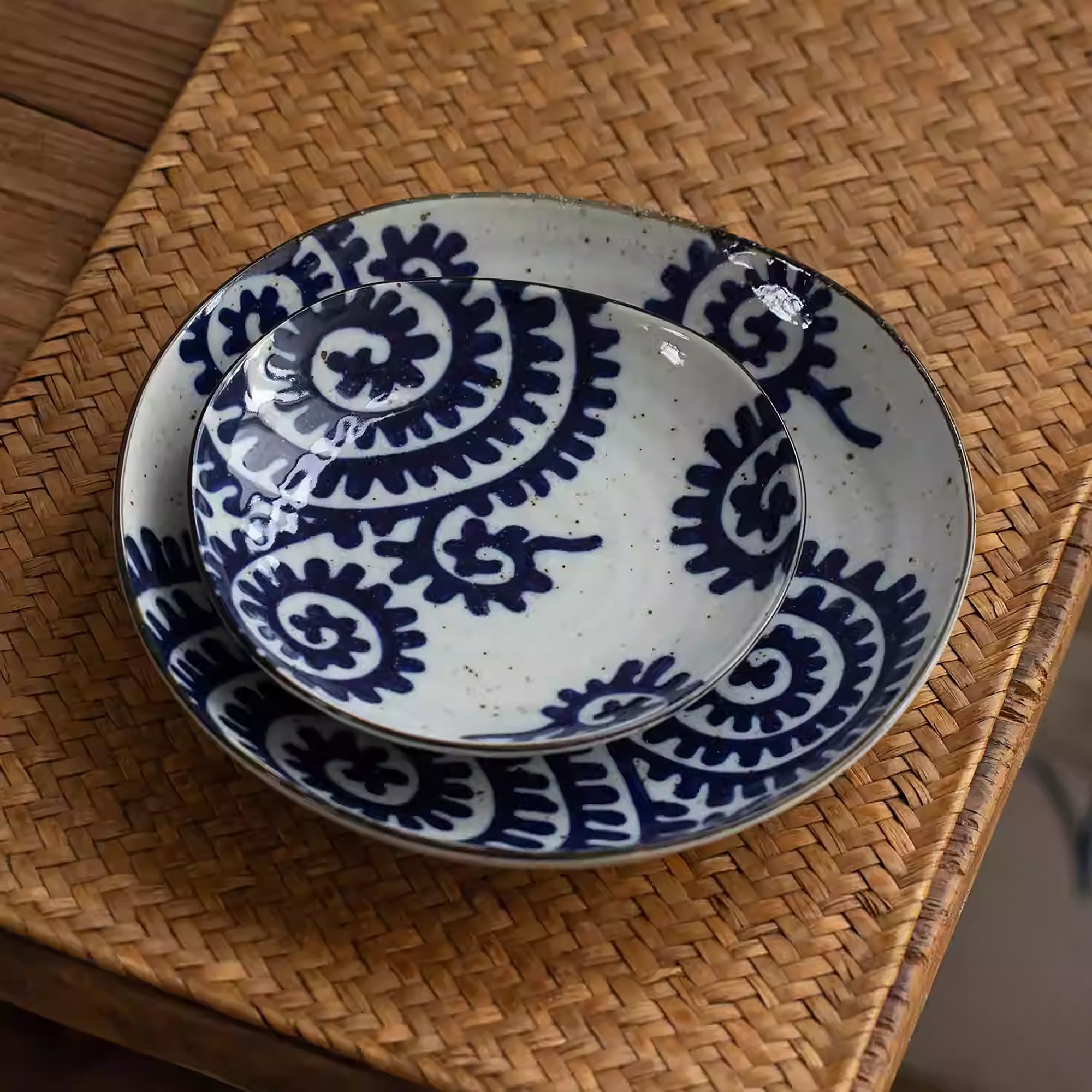 Assiette Minoyaki avec motif tako-karakusa