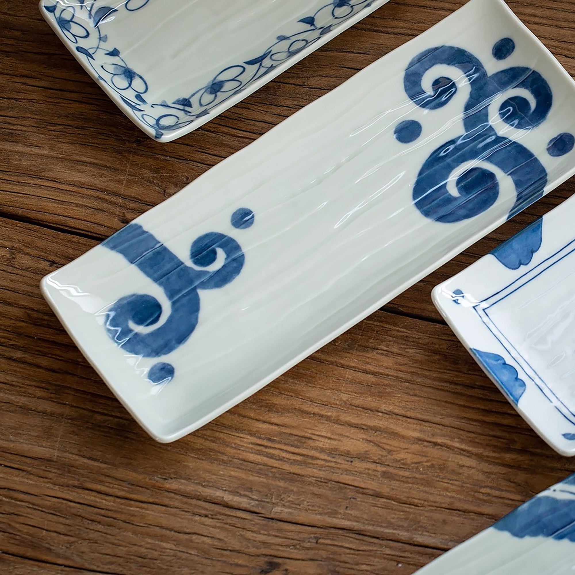 Assiettes rectangulaires Mino-yaki – série bleue motif Karakusa