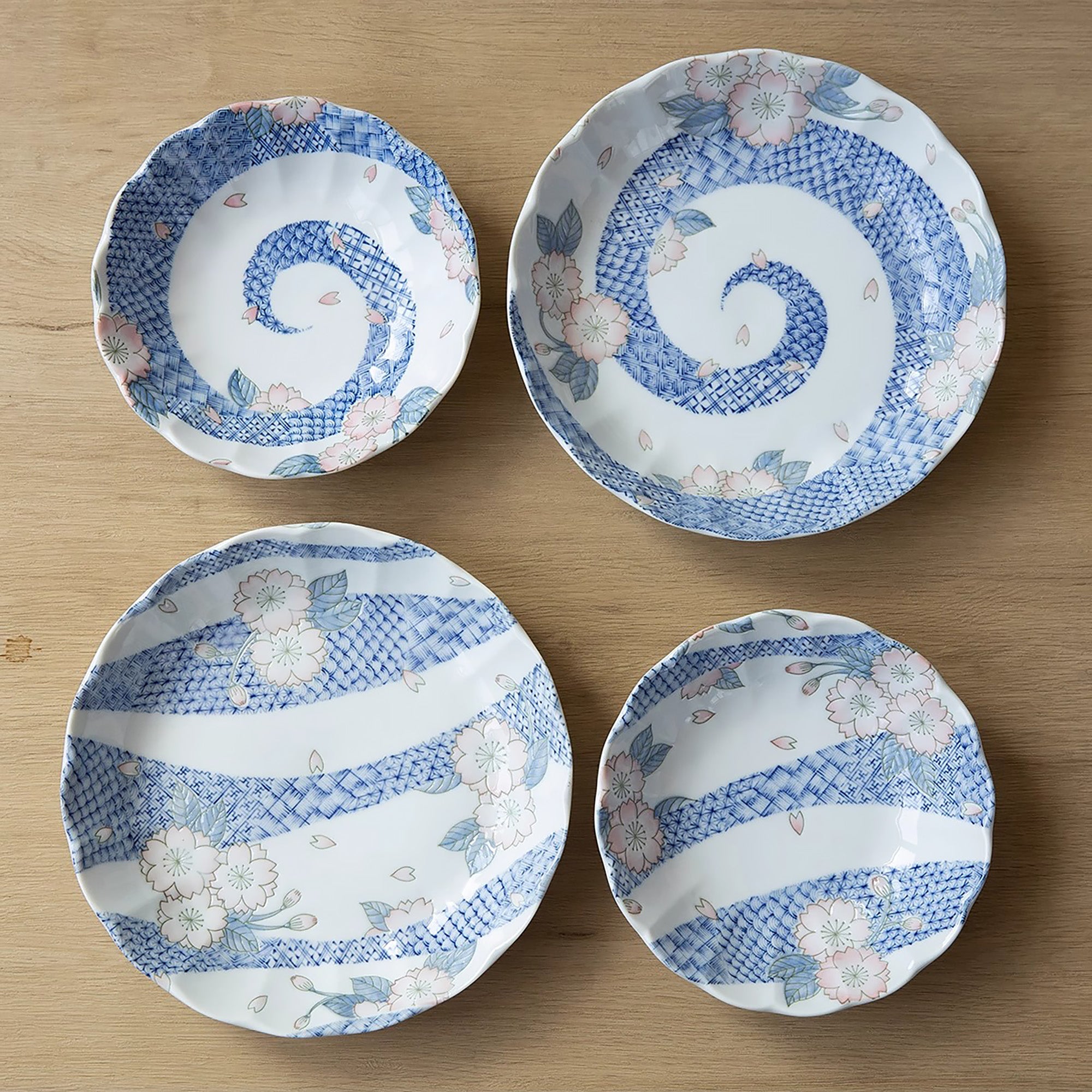 Assiette creuse Mino-yaki avec motif sakura et vagues bonheur