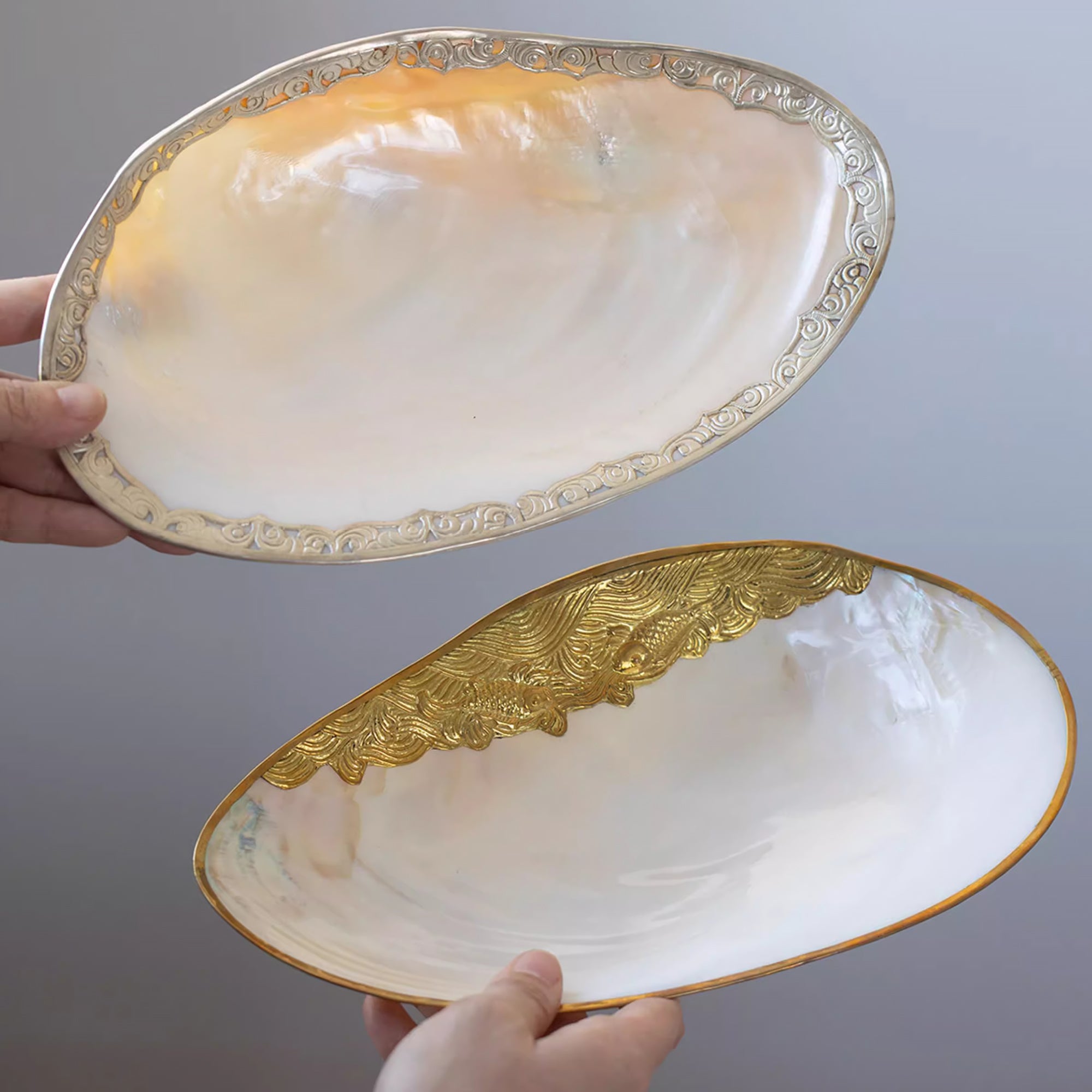 Plateau en nacre naturelle avec bord or ou argent