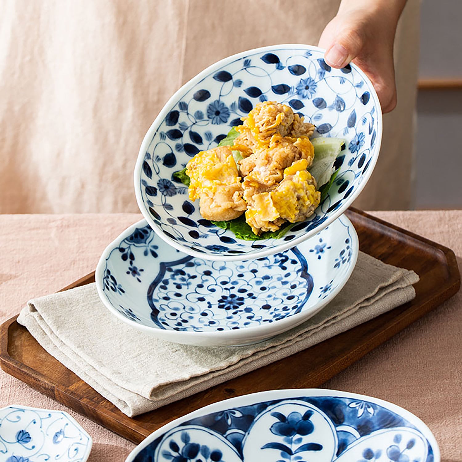 ASSIETTE OVALE BLEU BLANC