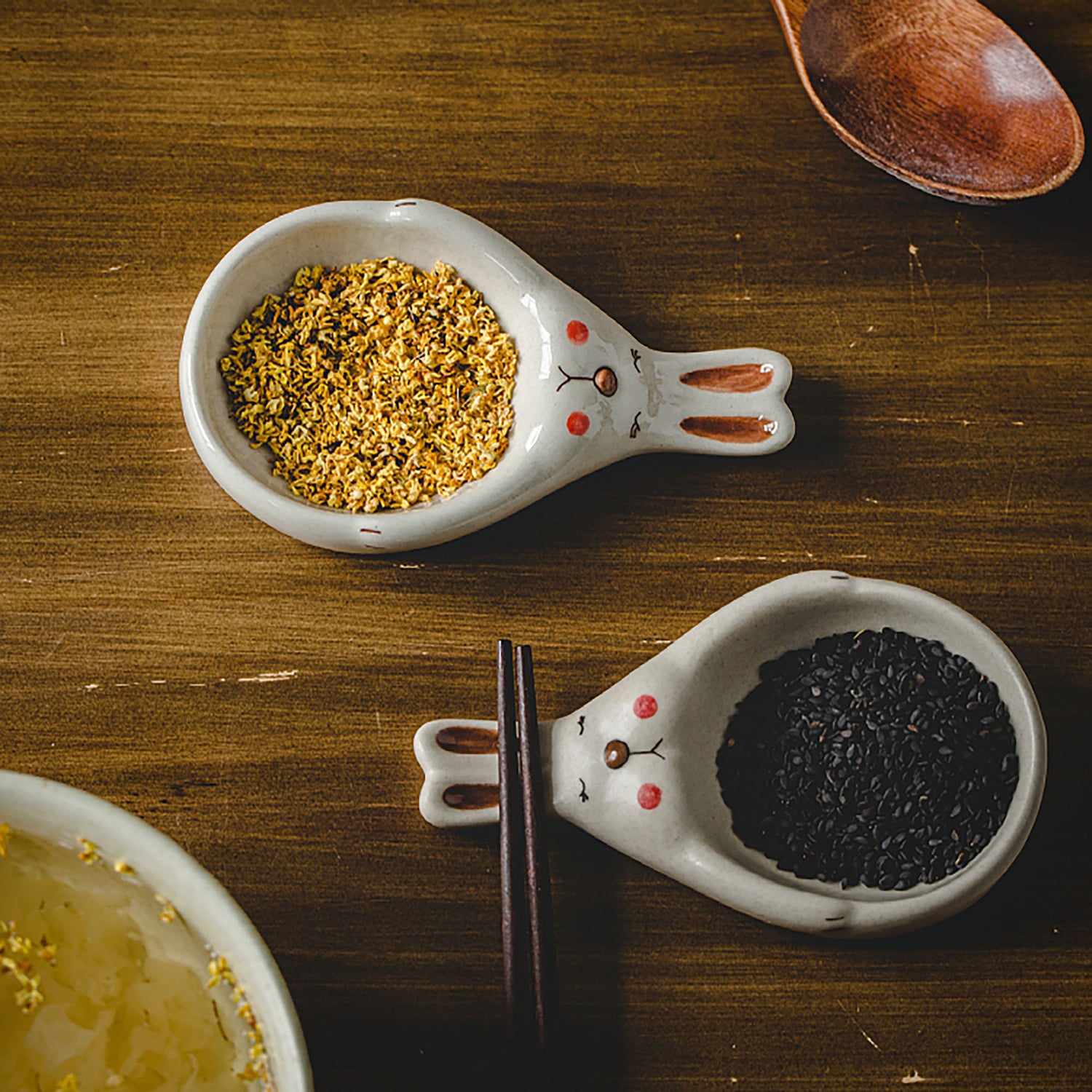 Petite assiette à sauce en forme de lapin