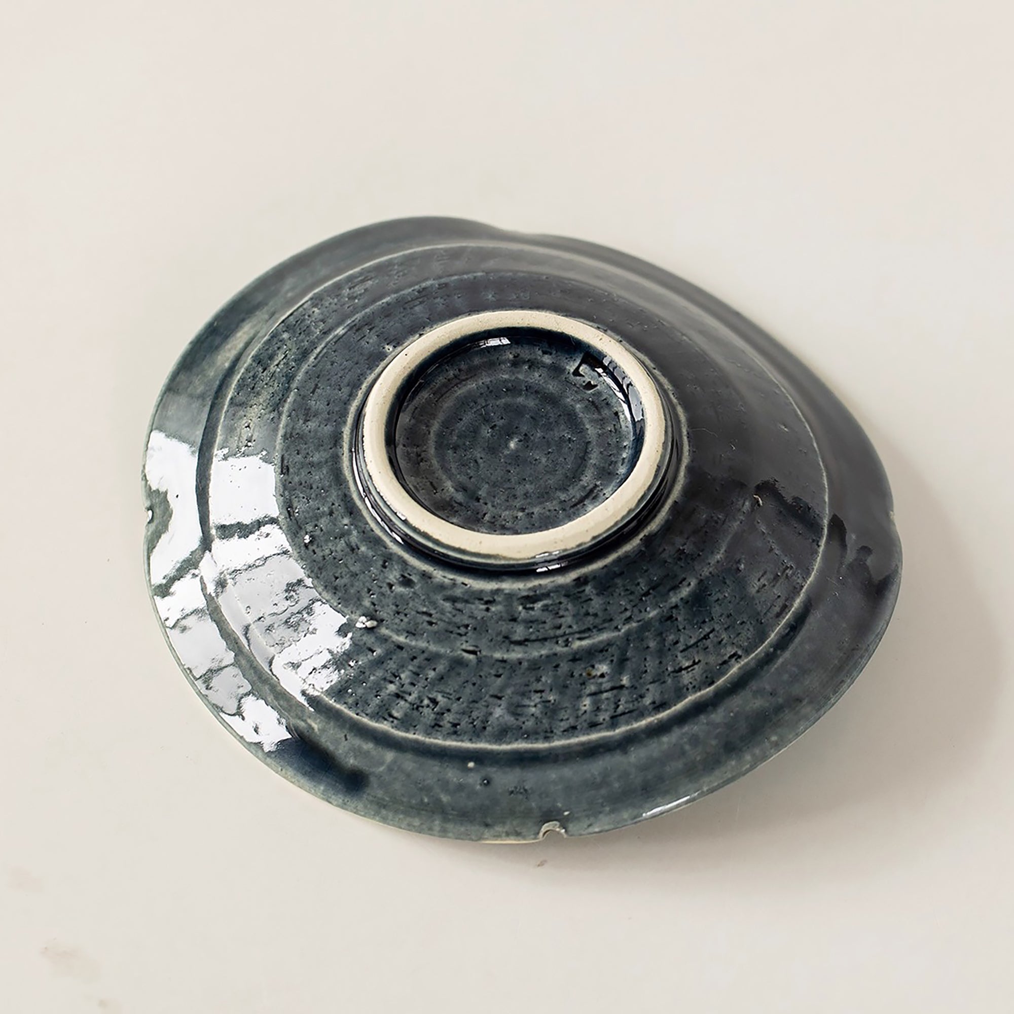 Assiette en céramique Setoyaki avec motifs floraux