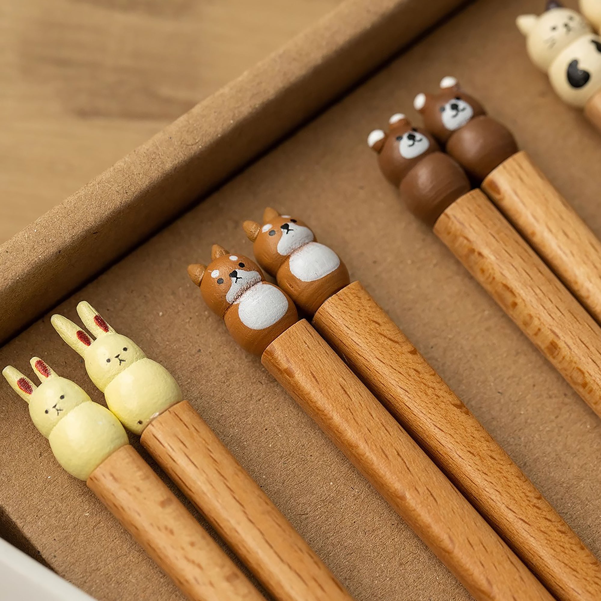 Coffret de baguettes en bois avec coupelle chat