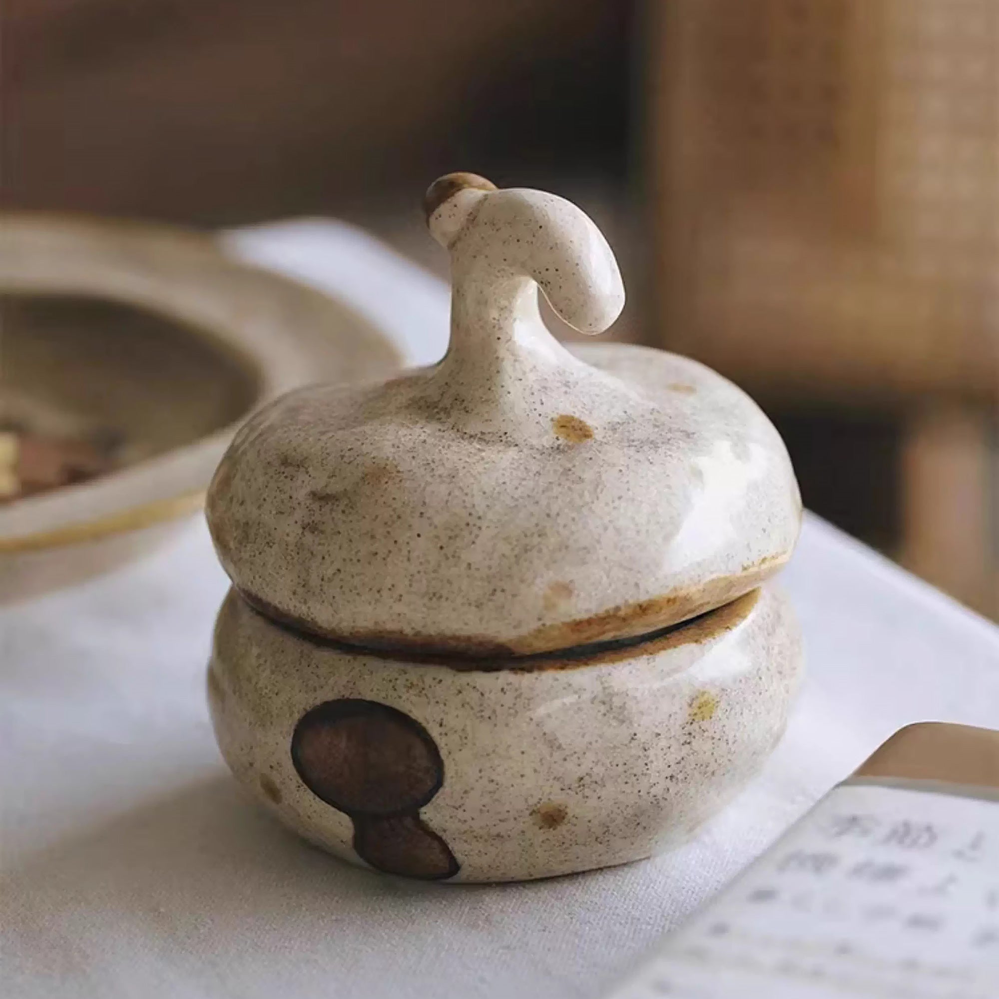 Pot à condiments en céramique fait main motif champignon