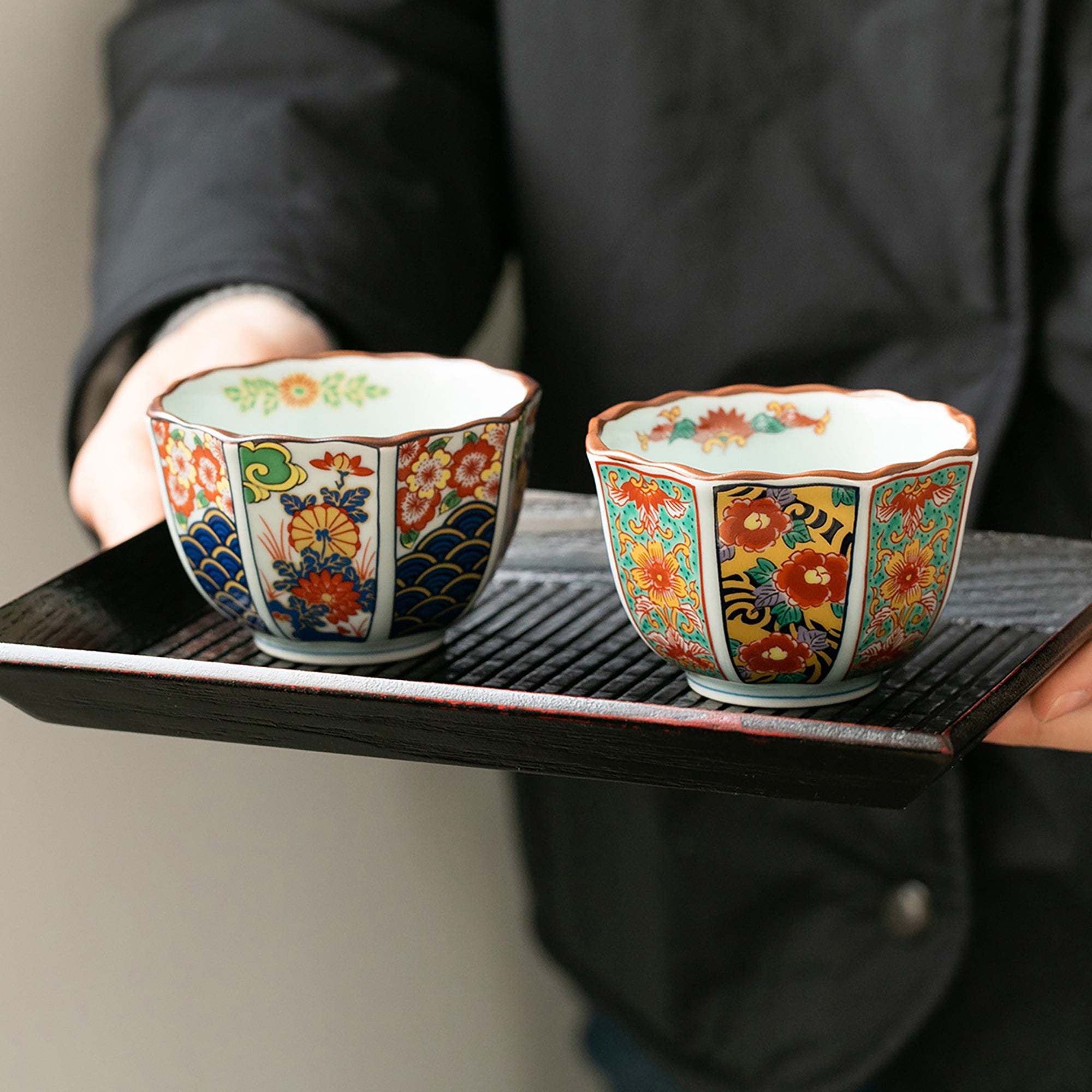 Achteckige Arita-Yaki-Schale mit Ko-Imari-Motiven