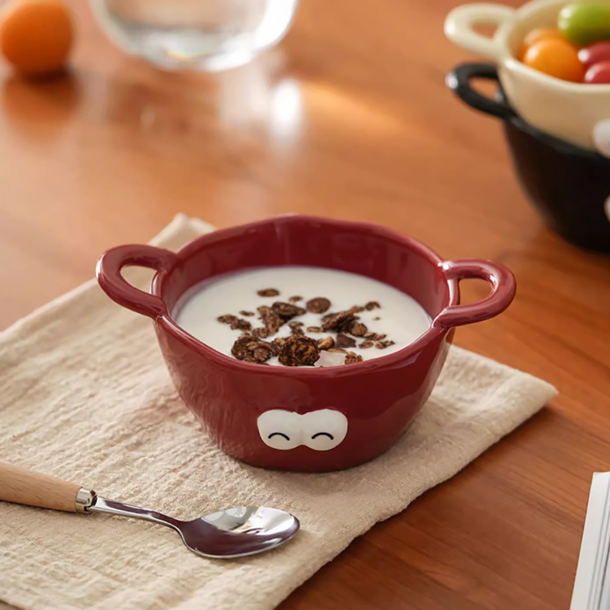 Bol en céramique à deux anses motif emoji yeux ronds