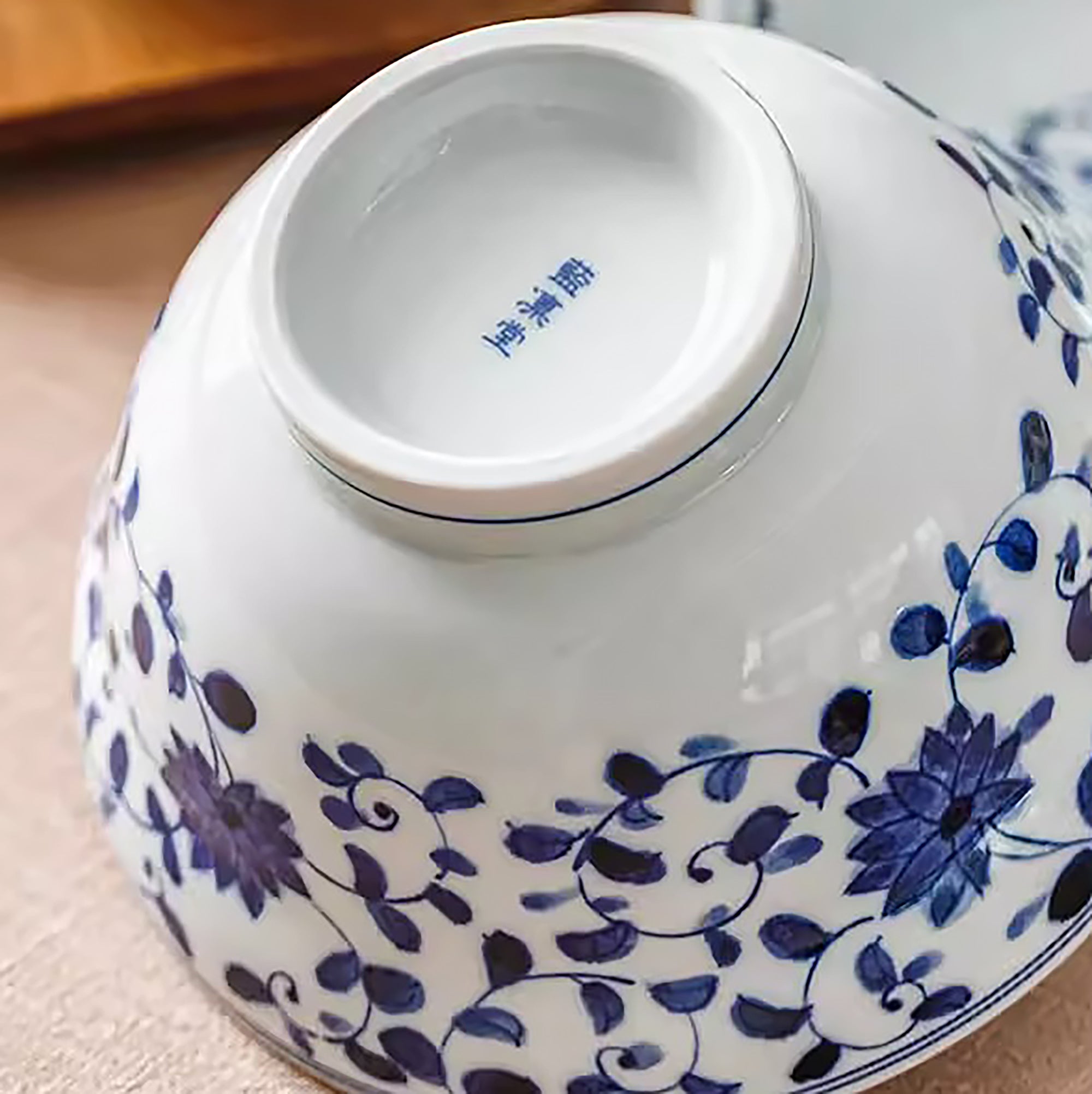 Bol couvert Rintrindo en céramique bleu et blanc