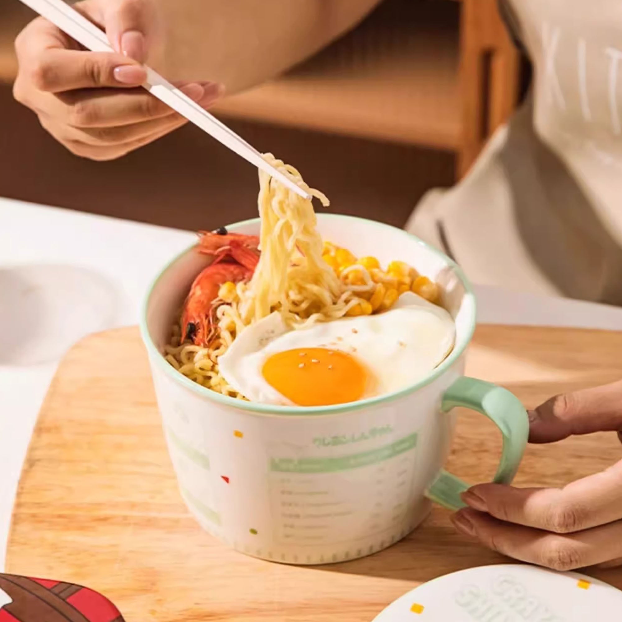 Bol à ramen avec couvercle et motifs Crayon Shin-chan