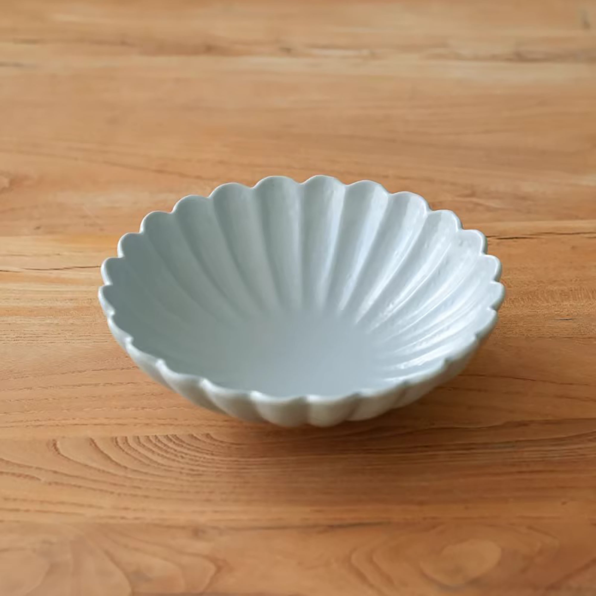 Assiette Mino-yaki forme chrysanthème