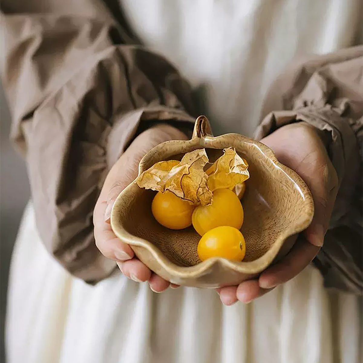 Bol en céramique artisanale en forme de fruit