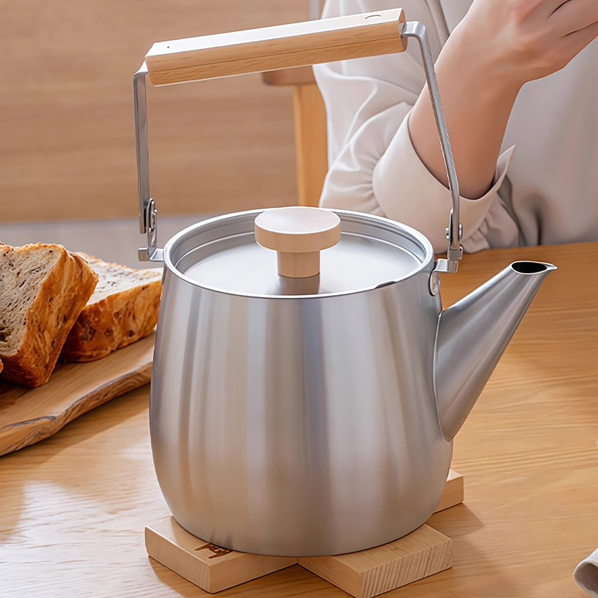 Bouilloire en acier inoxydable Yoshikawa avec poignée pliante en bois