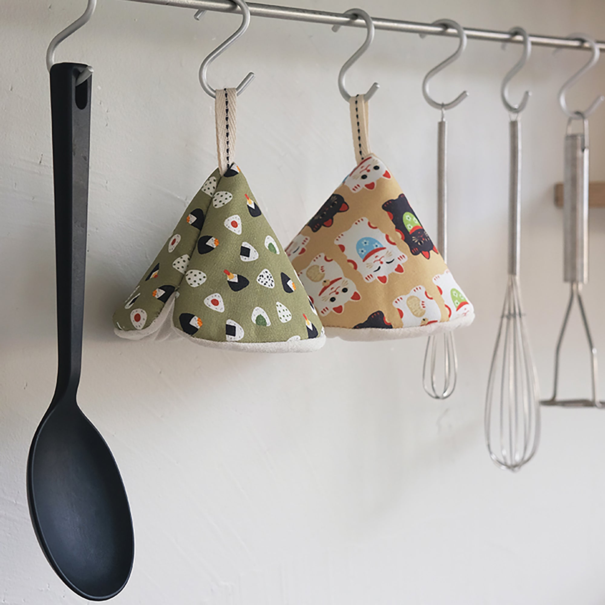 Chapeau isolant triangulaire en tissu Shimoyama