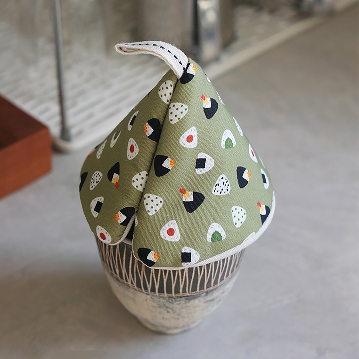 Chapeau isolant triangulaire en tissu Shimoyama