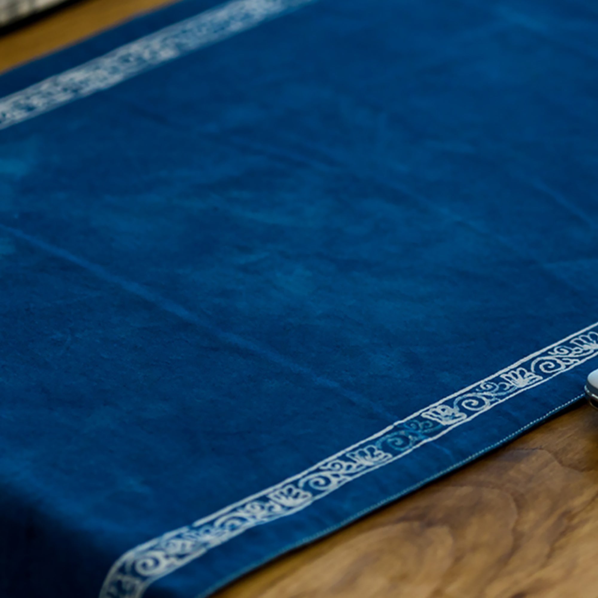 Chemin de table batik traditionnel Yi