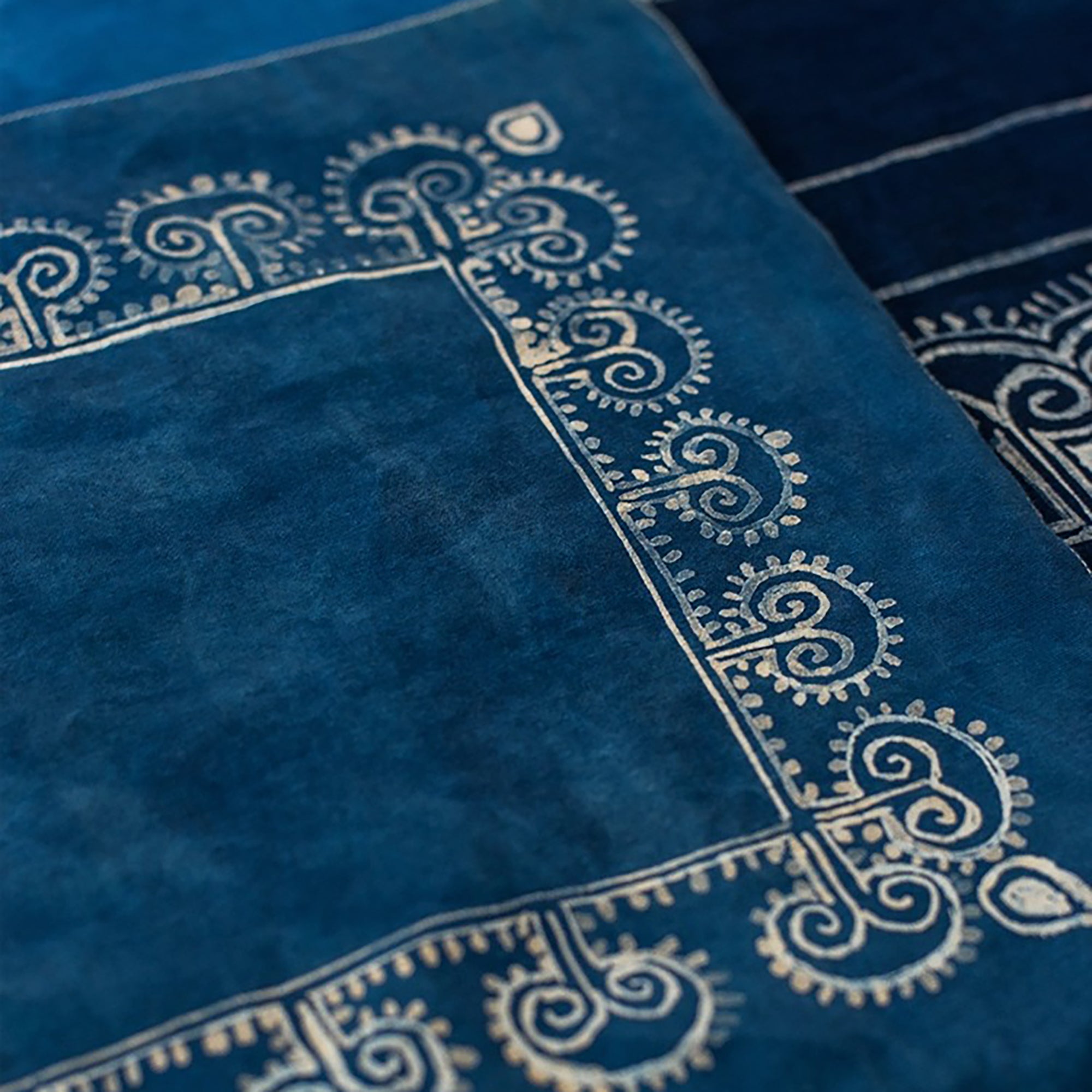 Chemin de table batik traditionnel Yi