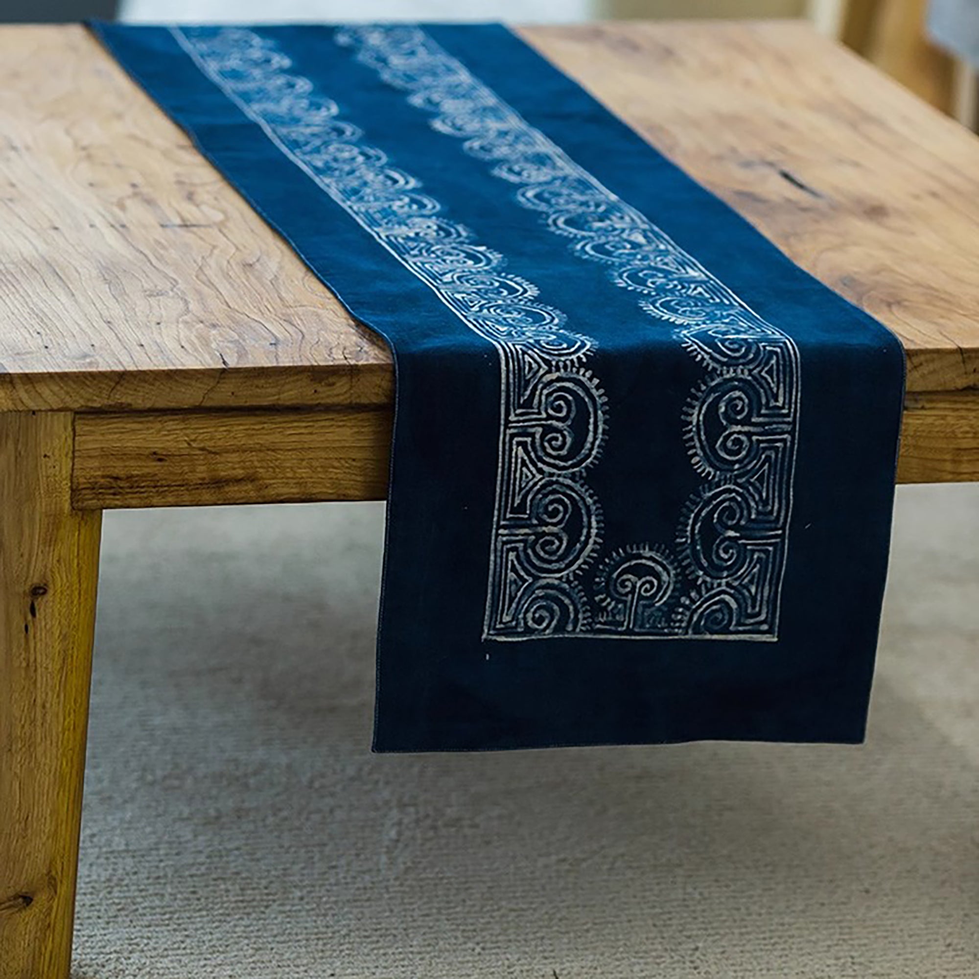 Chemin de table batik traditionnel Yi
