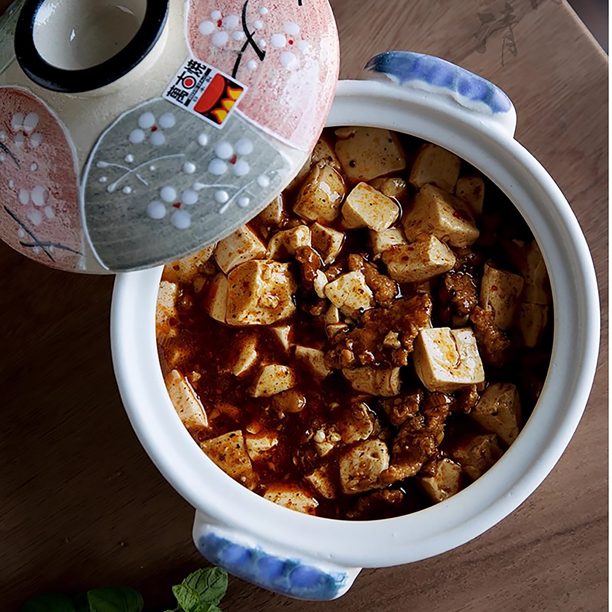 Donabe Banko-yaki avec motif fleur de cerisier.