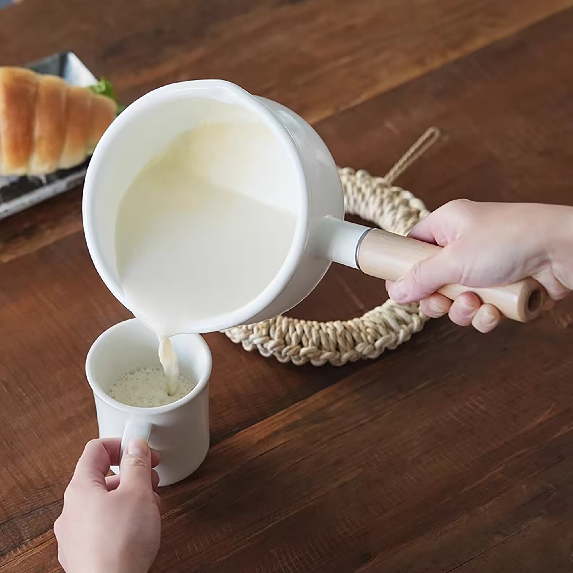 Mini casserole en émail avec manche en bois Shimoyama
