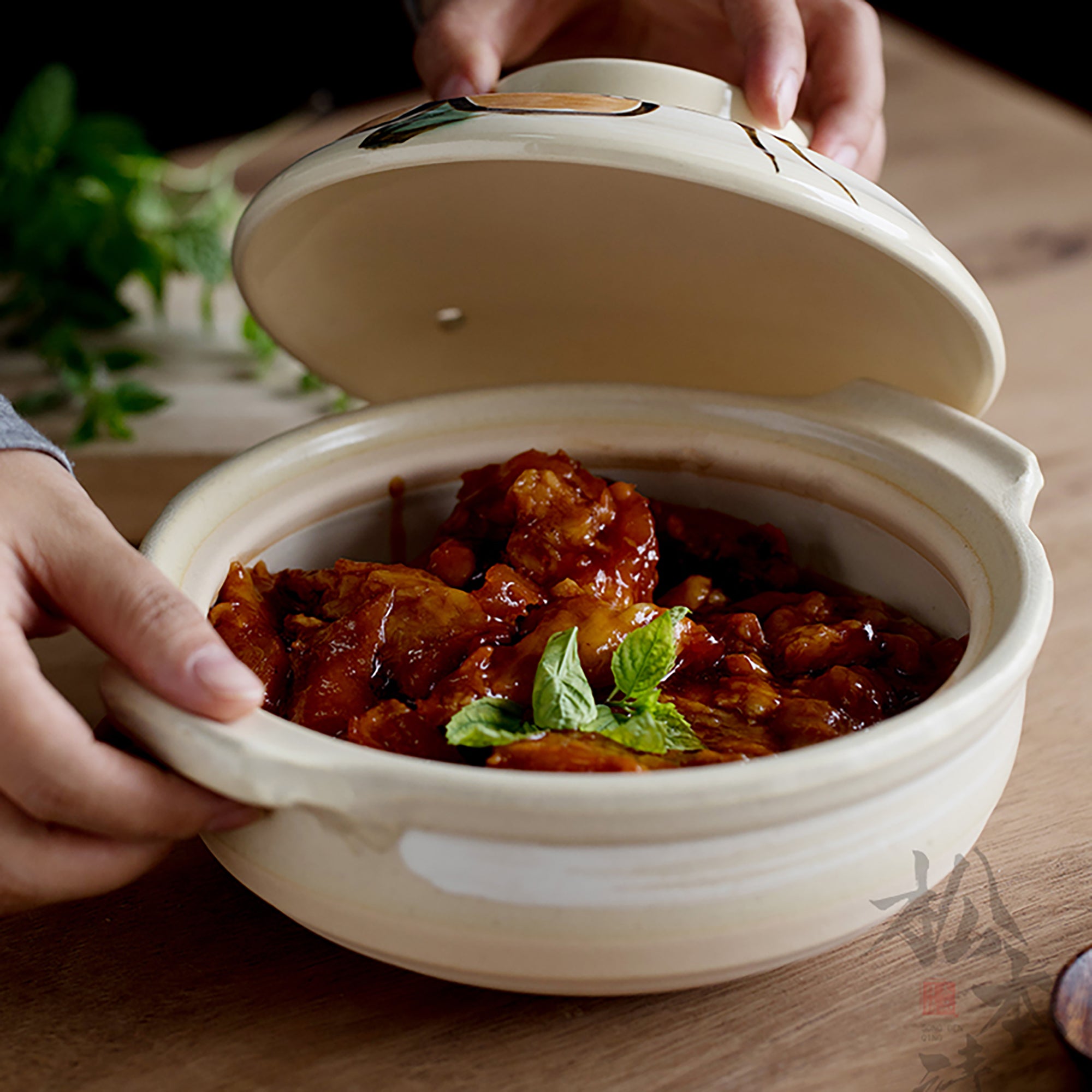 Cocotte japonaise Banko-yaki en terre cuite avec Motif kaki peint à la main