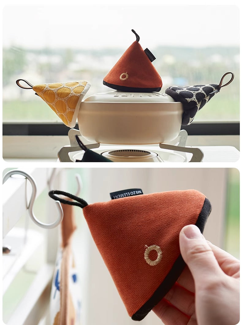 Couvre-casserole brodé à la main