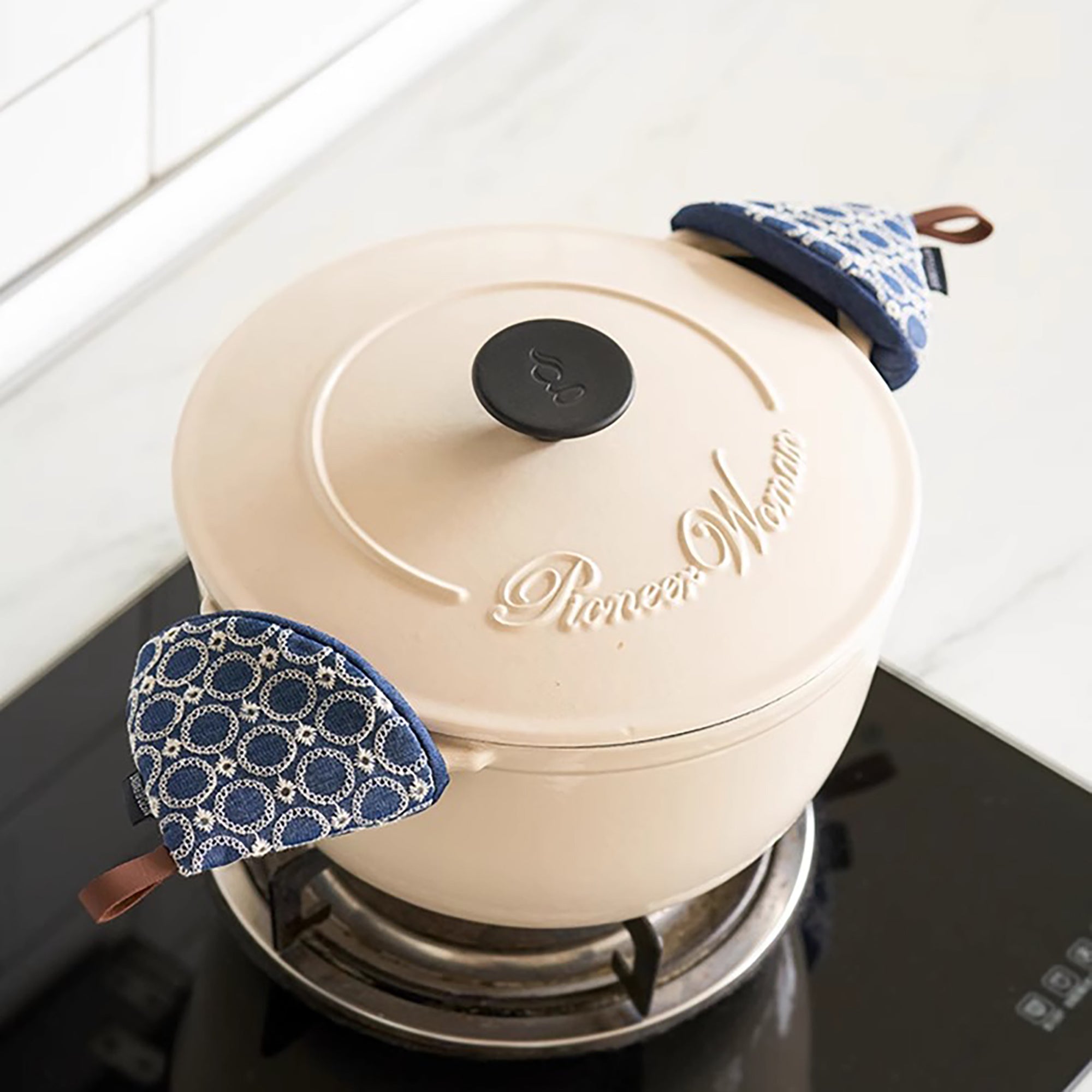 Couvre-casserole brodé à la main