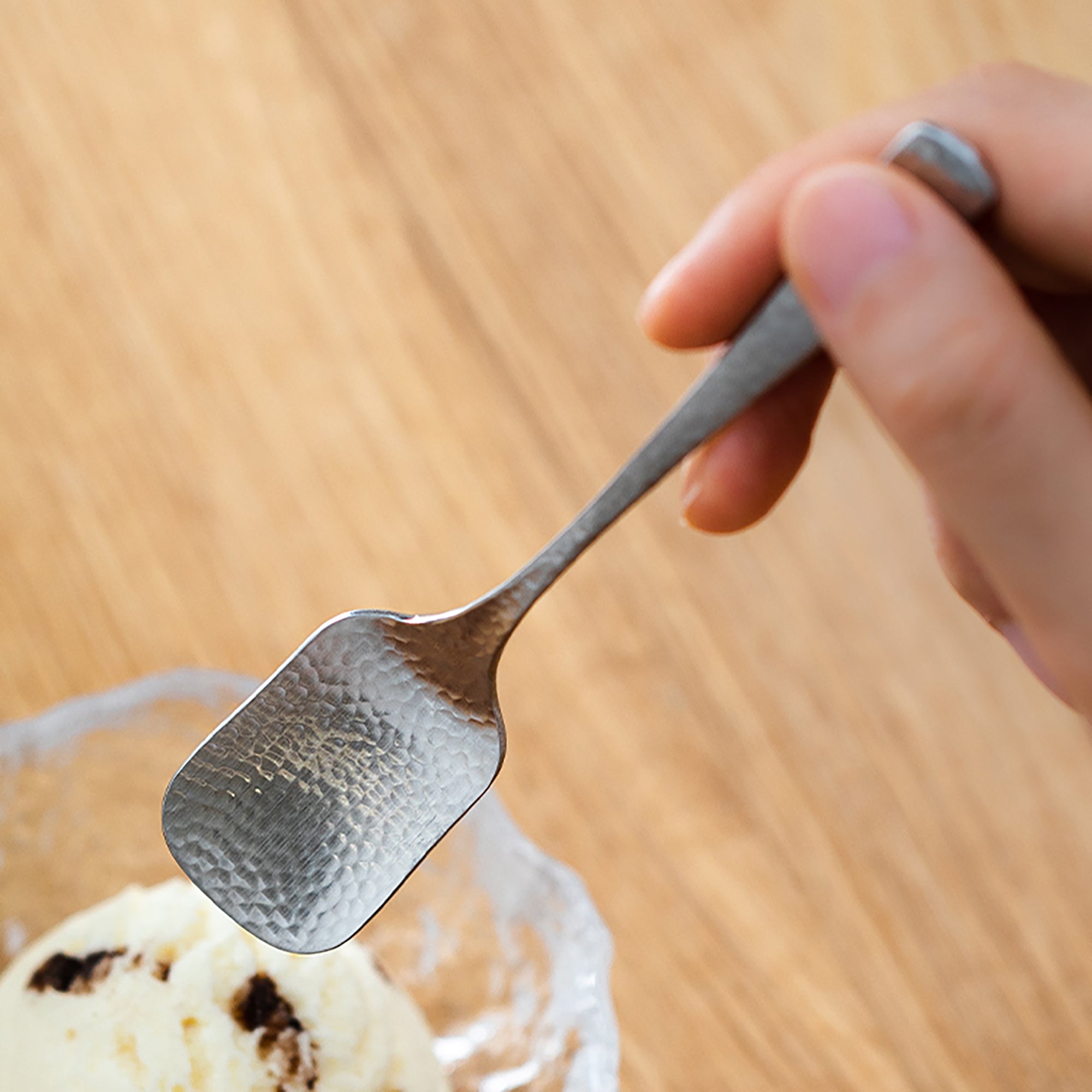 Cuillère à dessert martelée en acier inoxydable Shimoyama