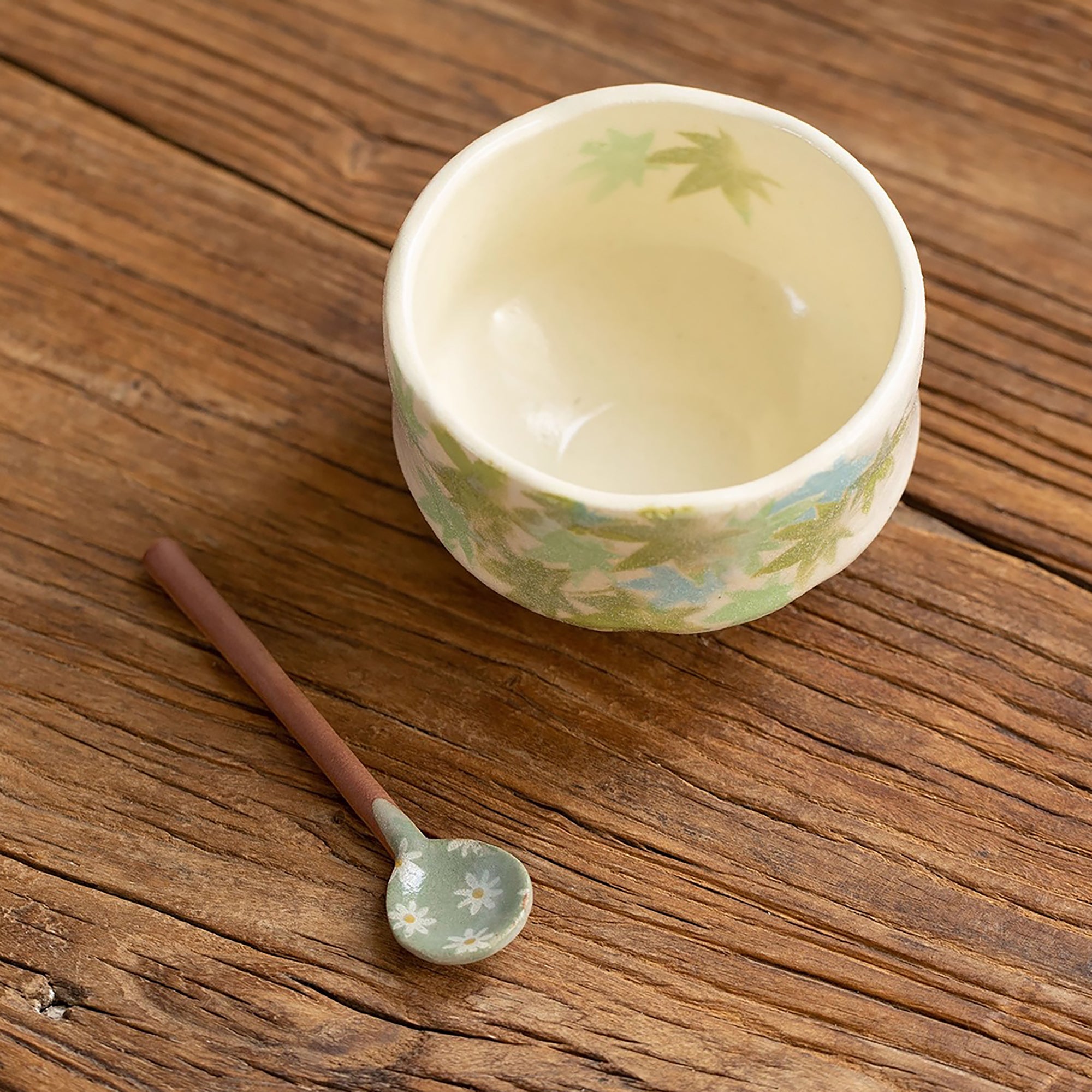 Cuillère à café en grès Minoyaki avec motif fleurs