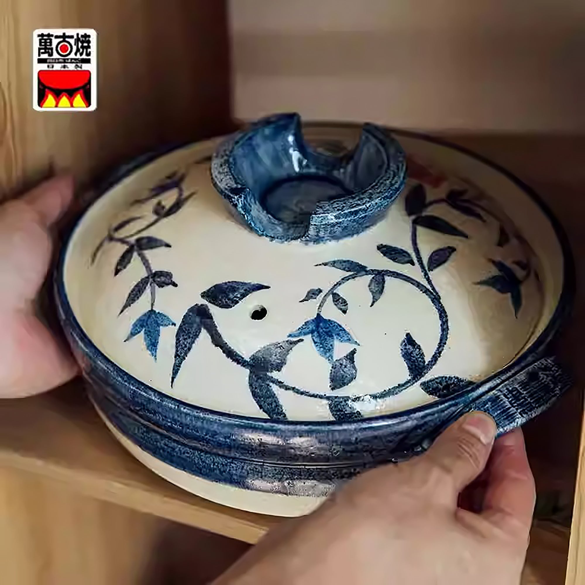 Donabe Banko-yaki motif Karakusa