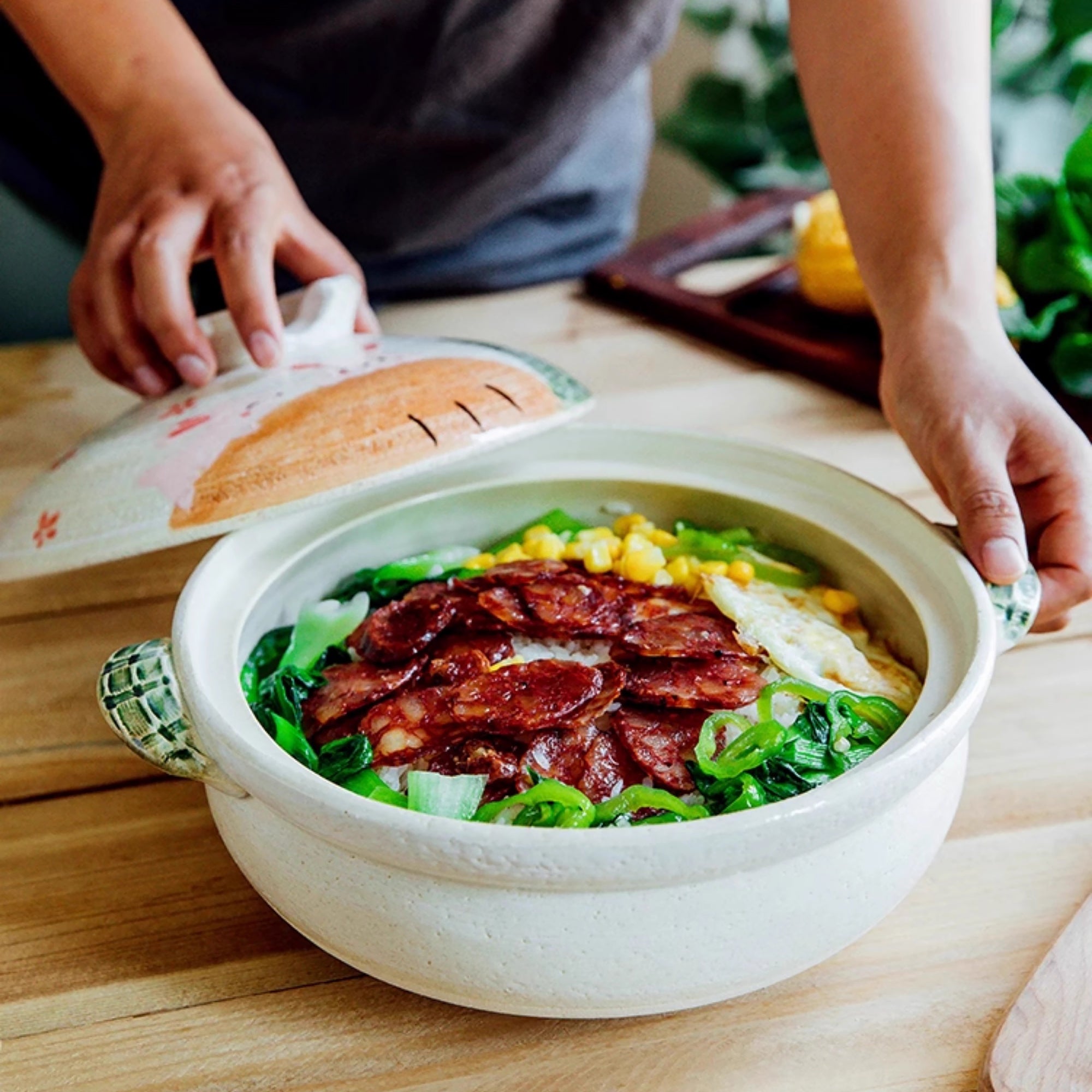 Donabe Banko-yaki fait main avec motif lapin