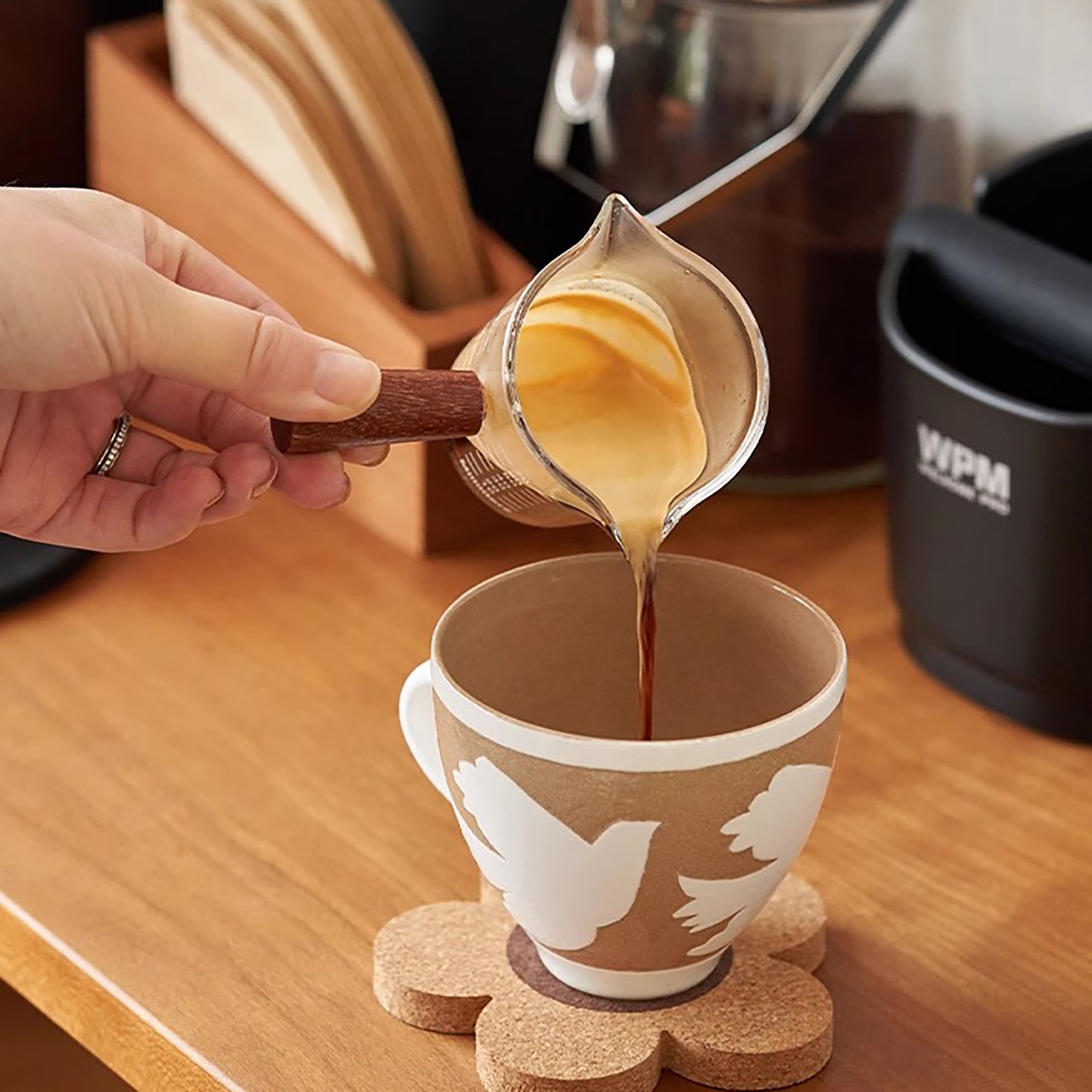 Verre doseur en borosilicate avec double bec verseur