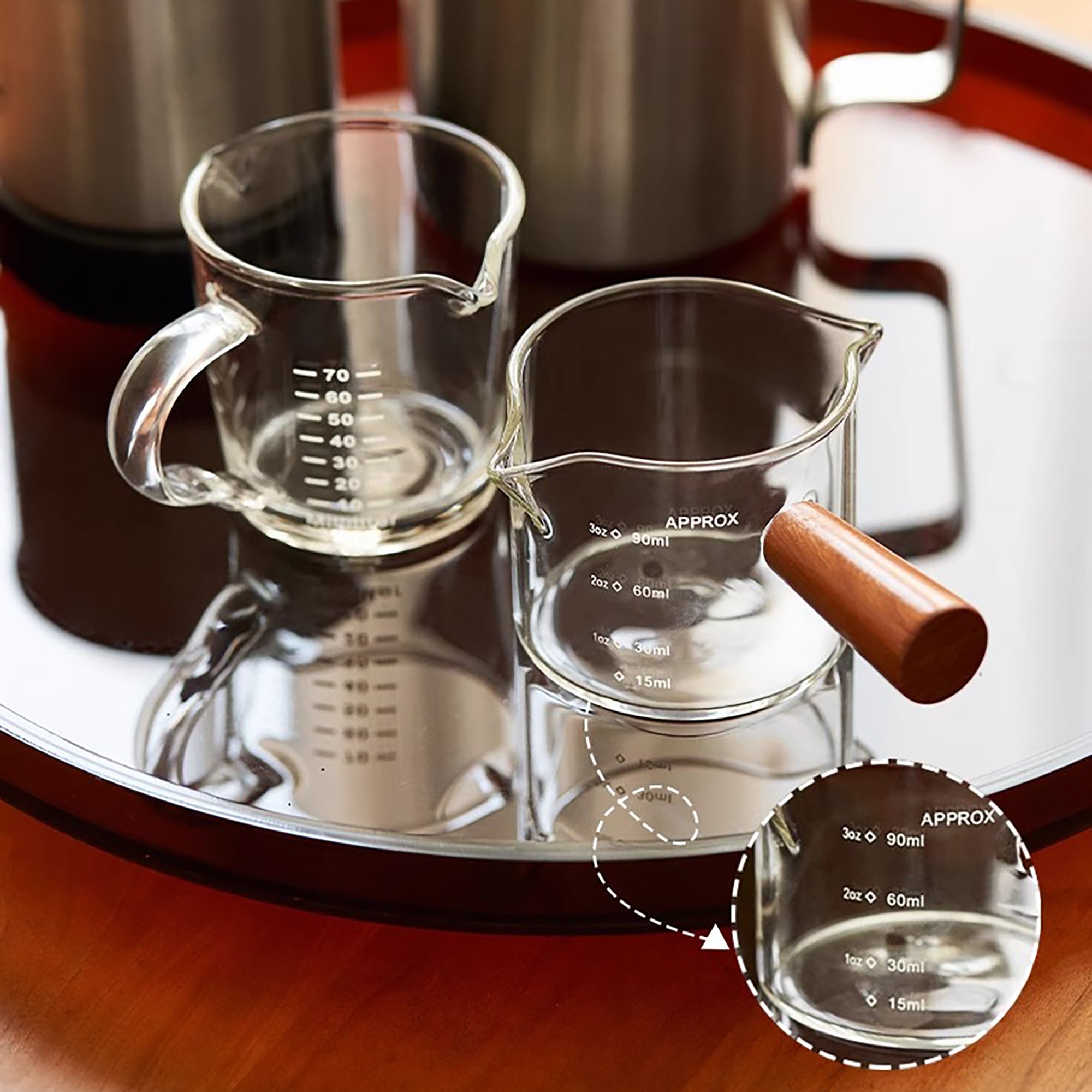 Verre doseur en borosilicate avec double bec verseur