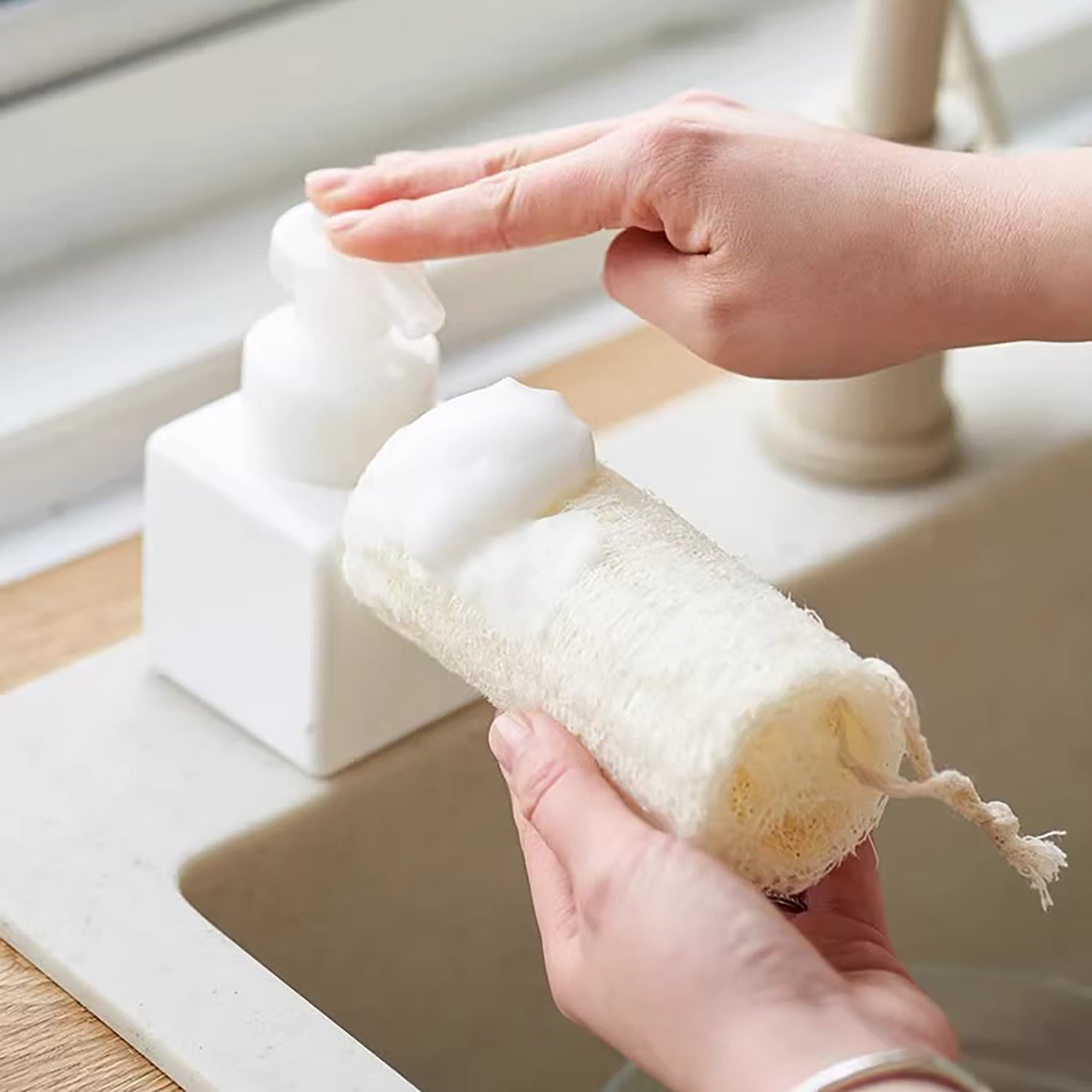 Brosse de nettoyage en loofah naturel