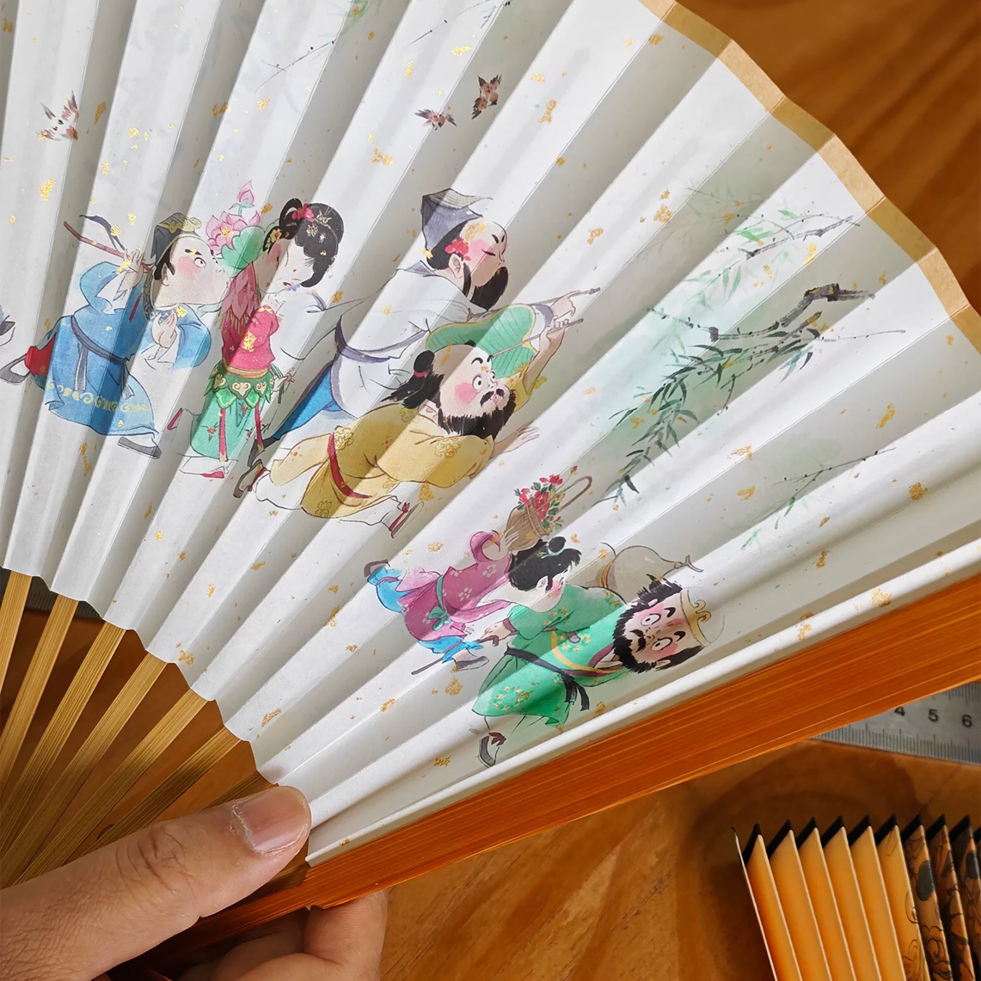 Éventail pliant artisanal chinois en papier Xuan et bambou d’Anji