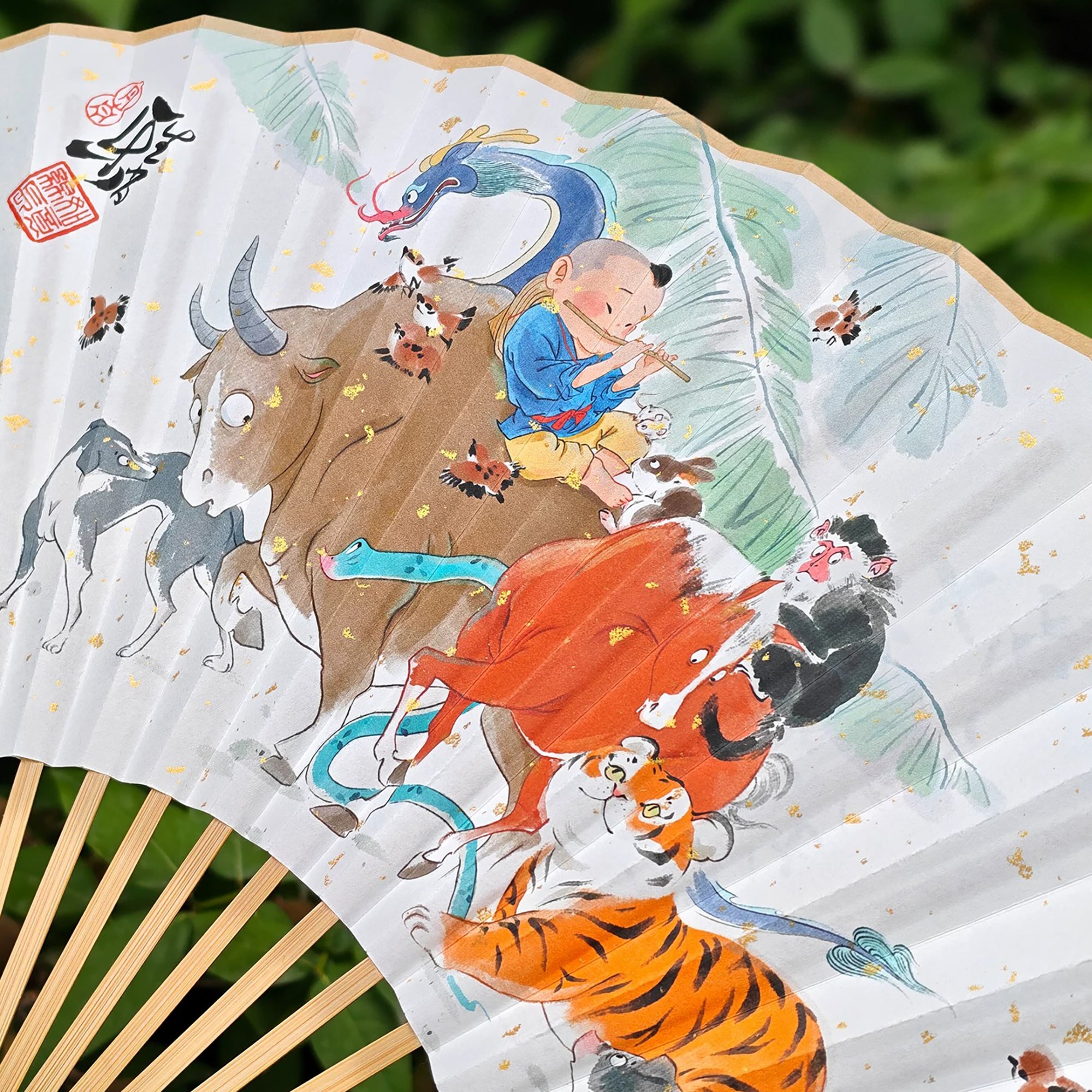 Éventail pliant artisanal chinois en papier Xuan et bambou d’Anji