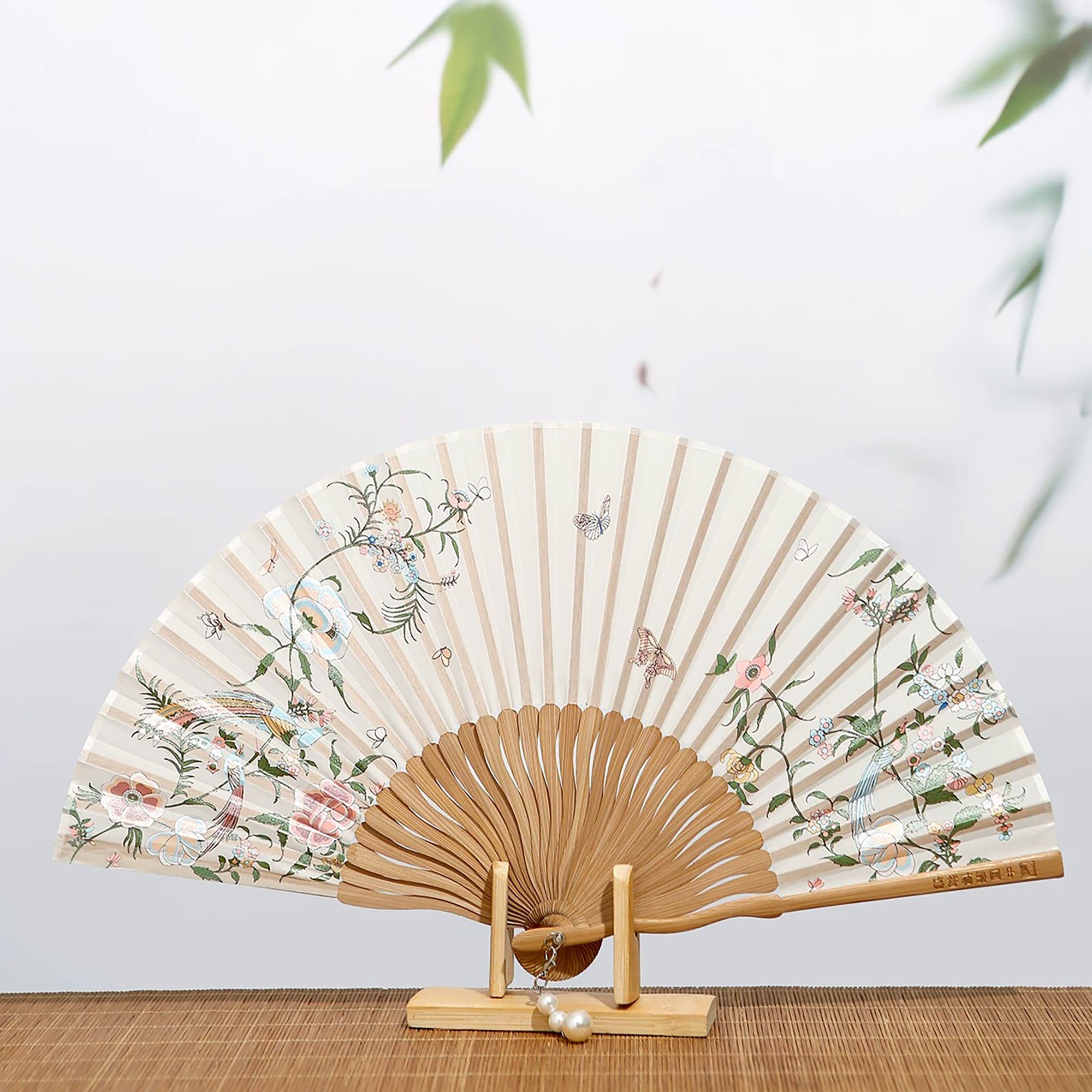 Éventail pliant Guang Embroidery Fleurs & Papillons