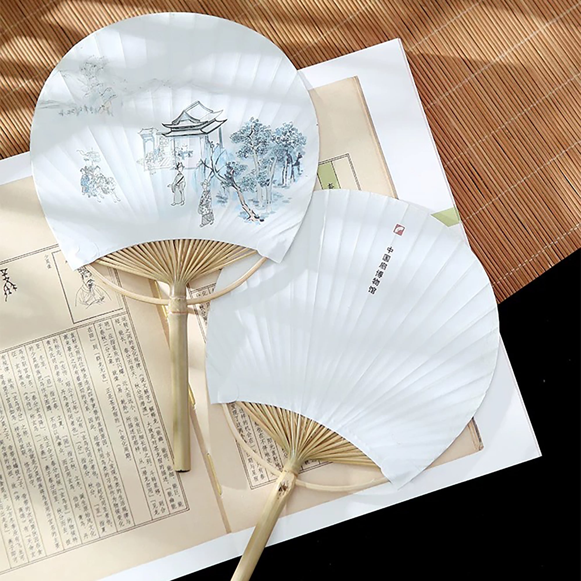 Éventail chinois miniature en papier Xuan décor paysage traditionnel