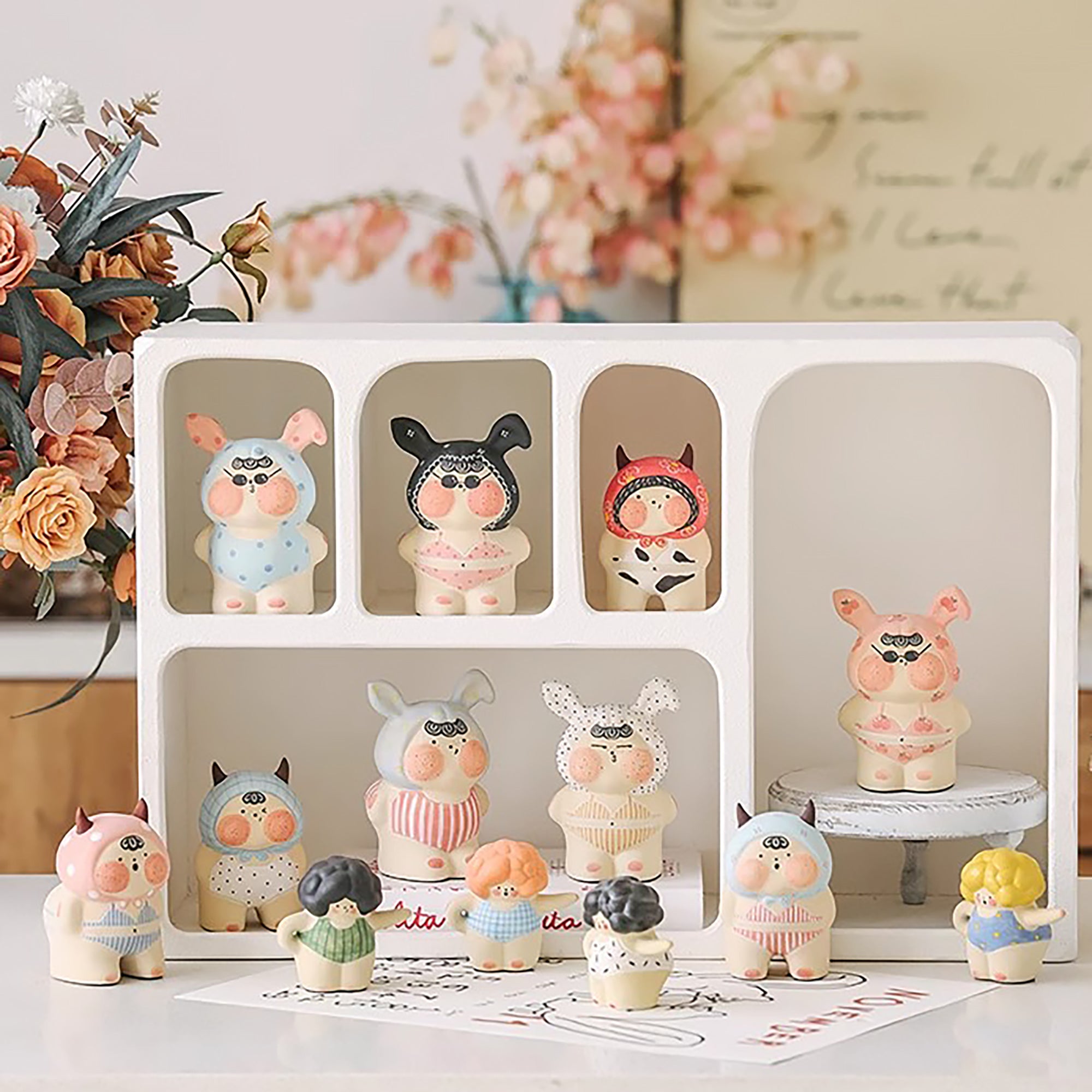 Figurine poupée artisanale en céramique faite à la main