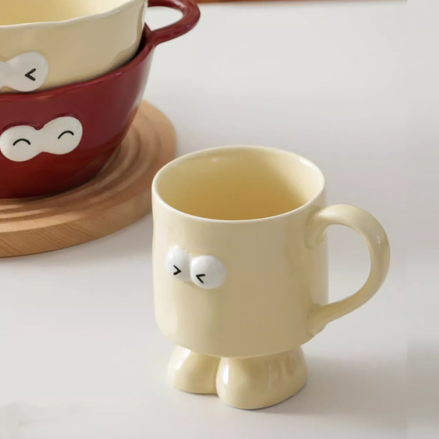 Mug en céramique sur pied motif emoji yeux ronds