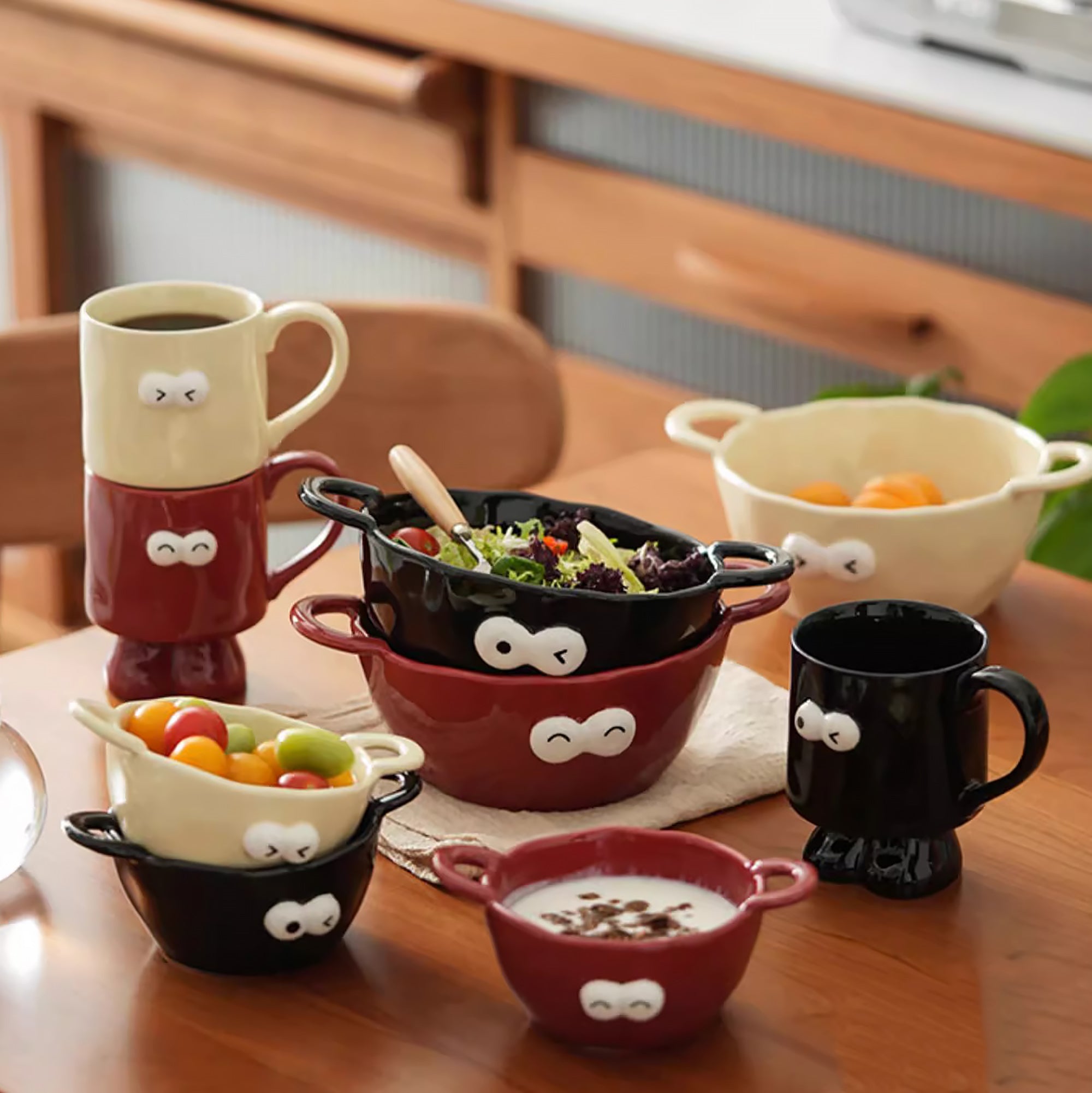 Mug en céramique sur pied motif emoji yeux ronds